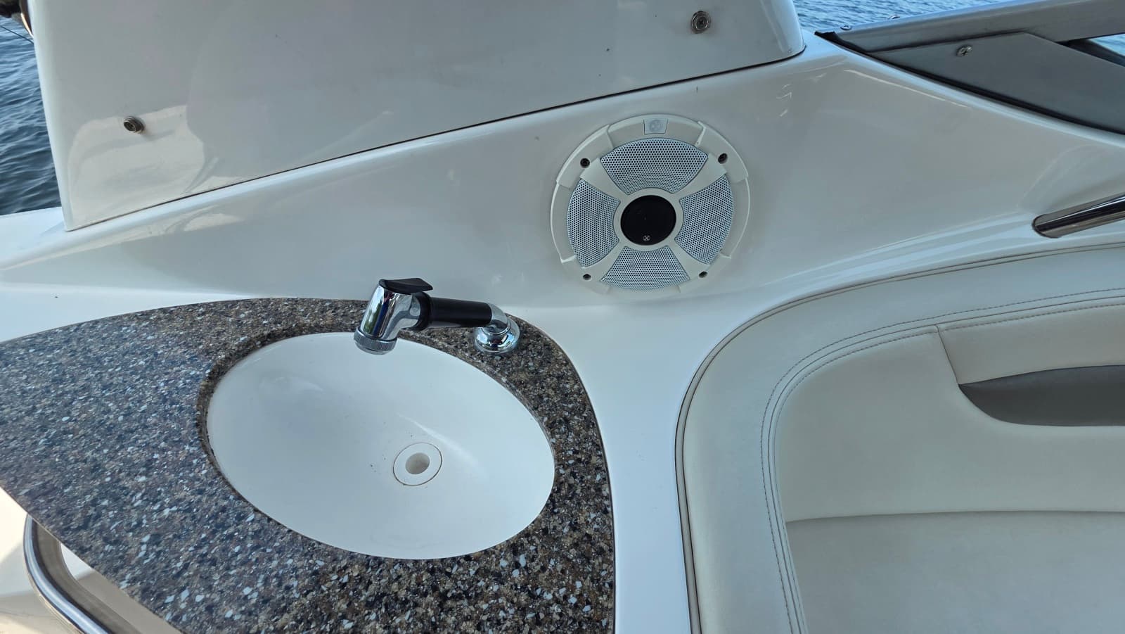 2011 Chaparral 270 Signature - Photo 29