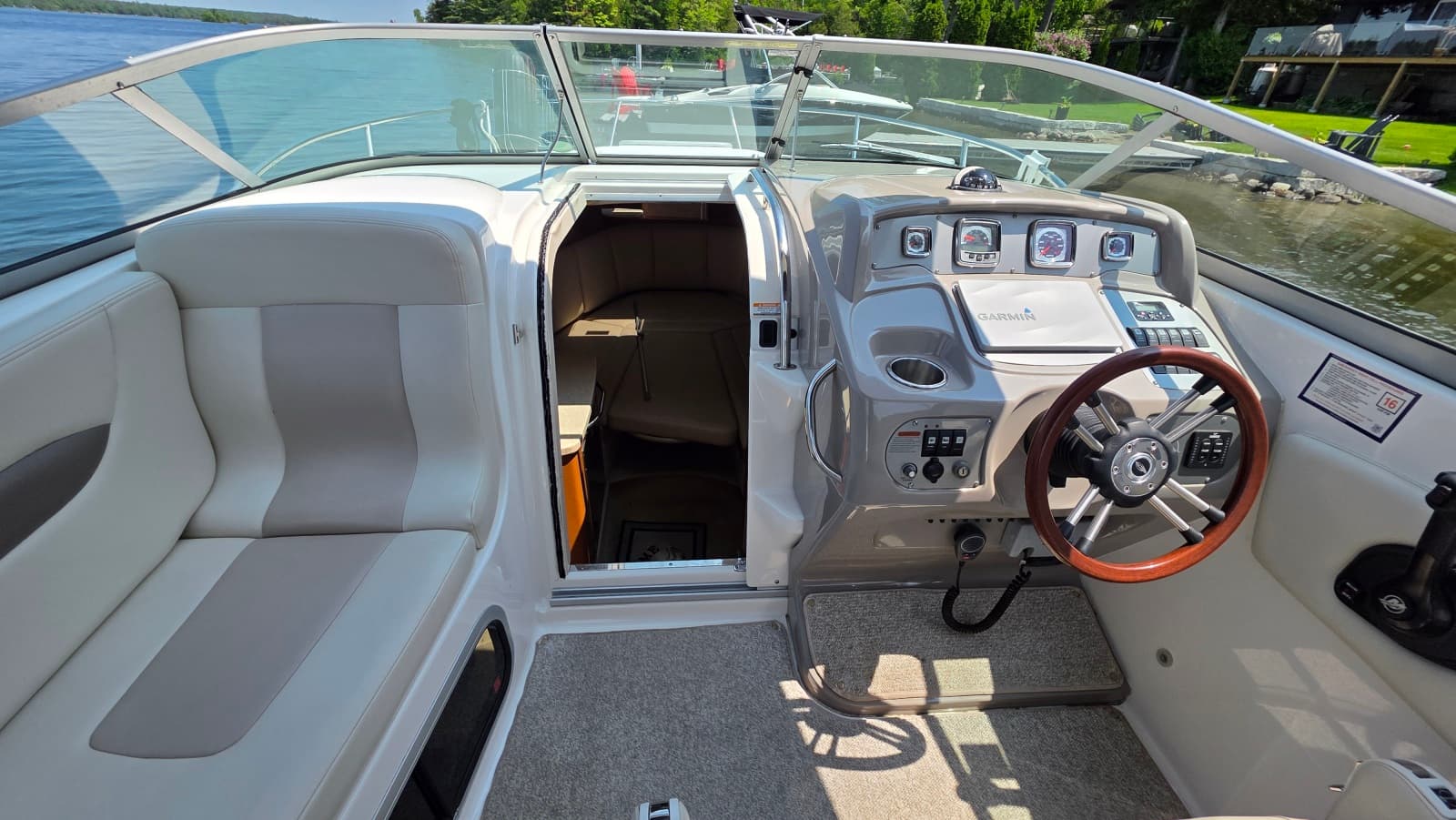 2011 Chaparral 270 Signature - Photo 34
