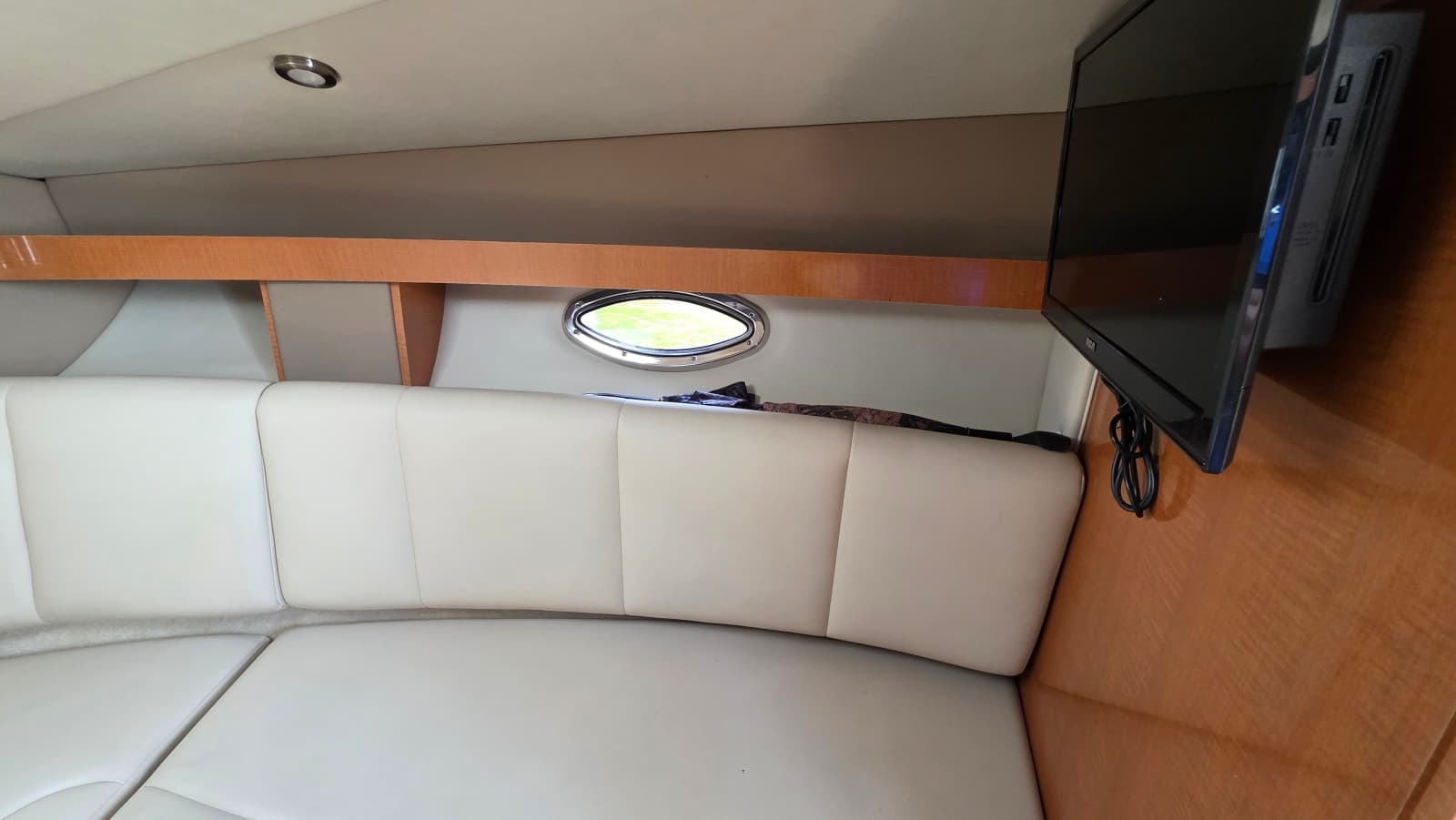 2011 Chaparral 270 Signature - Photo 36