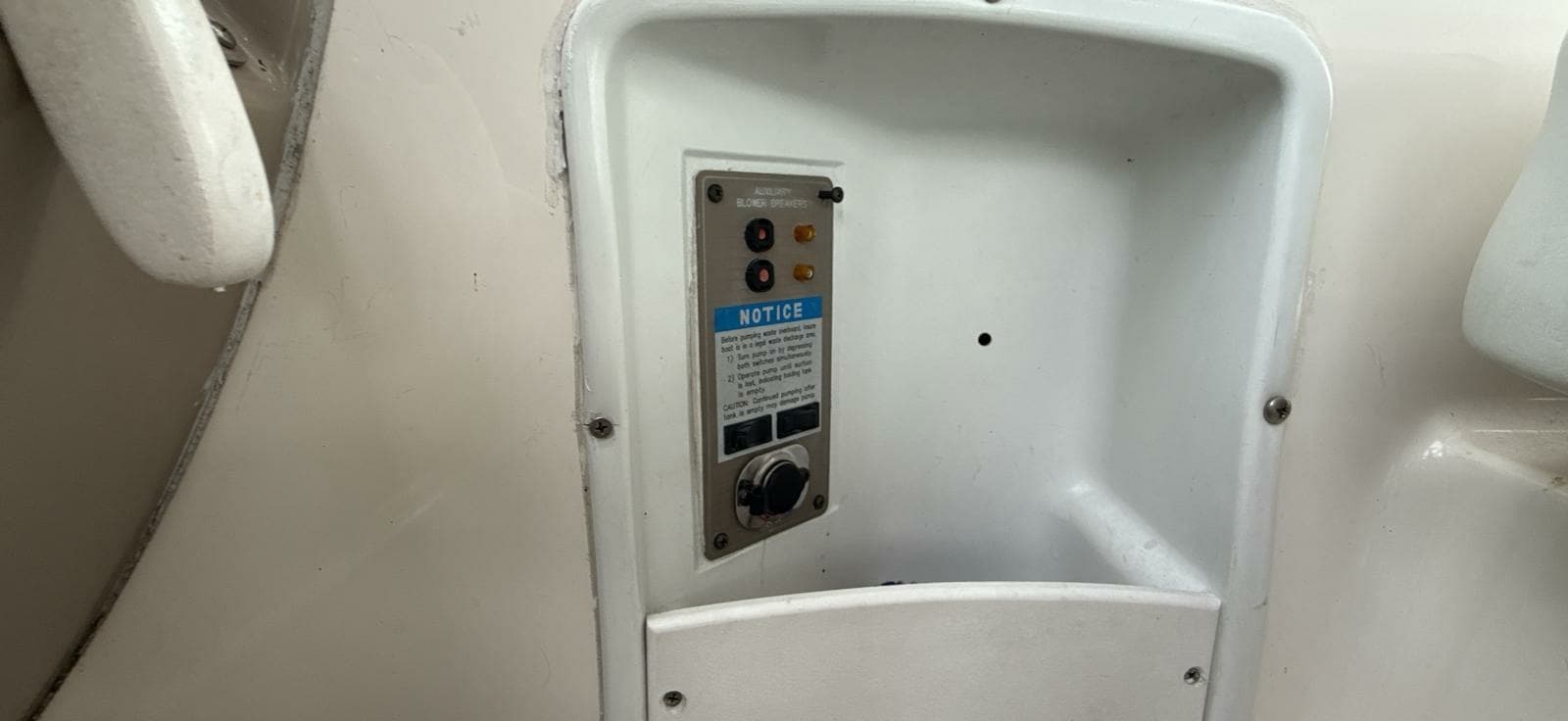 1998 Bayliner 4085 Avanti - Photo 40