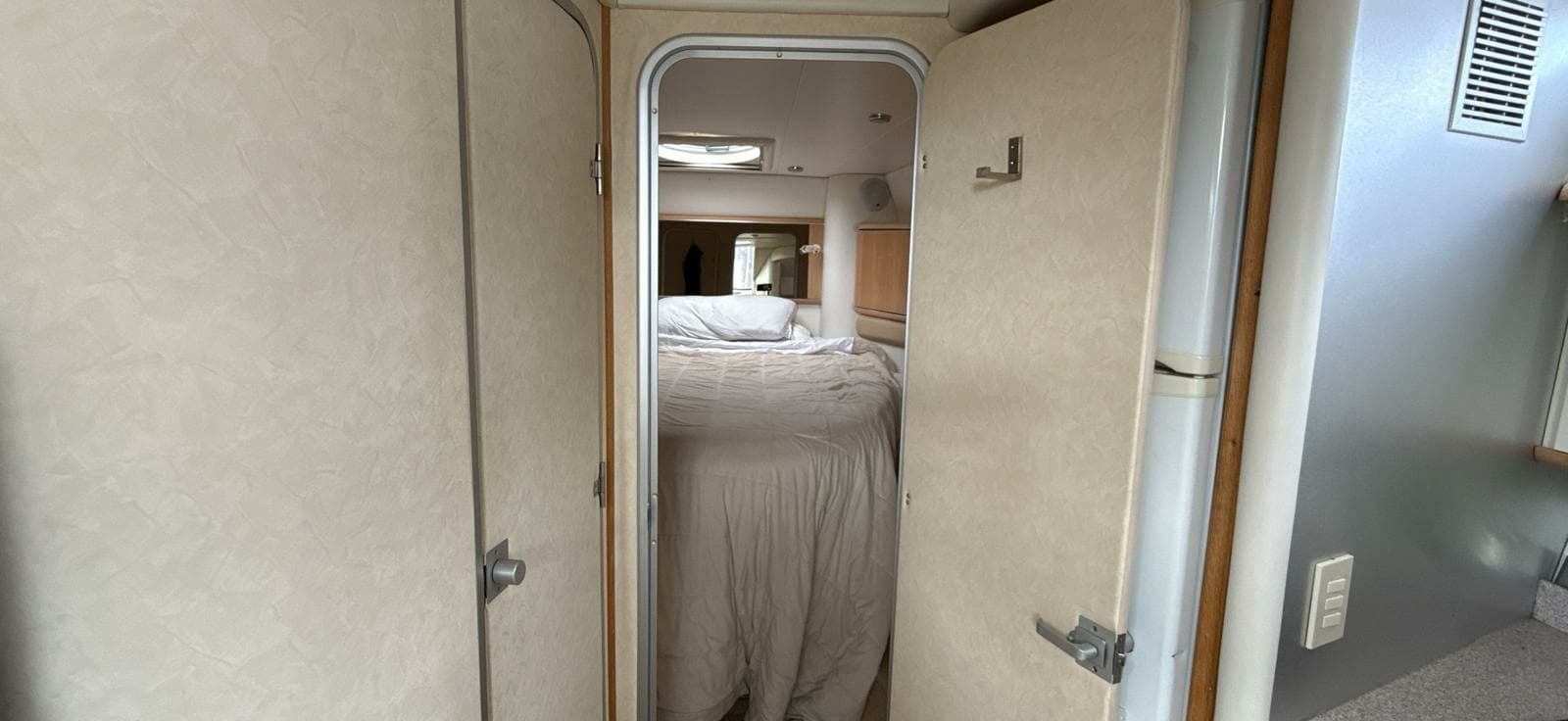 1998 Bayliner 4085 Avanti - Photo 55