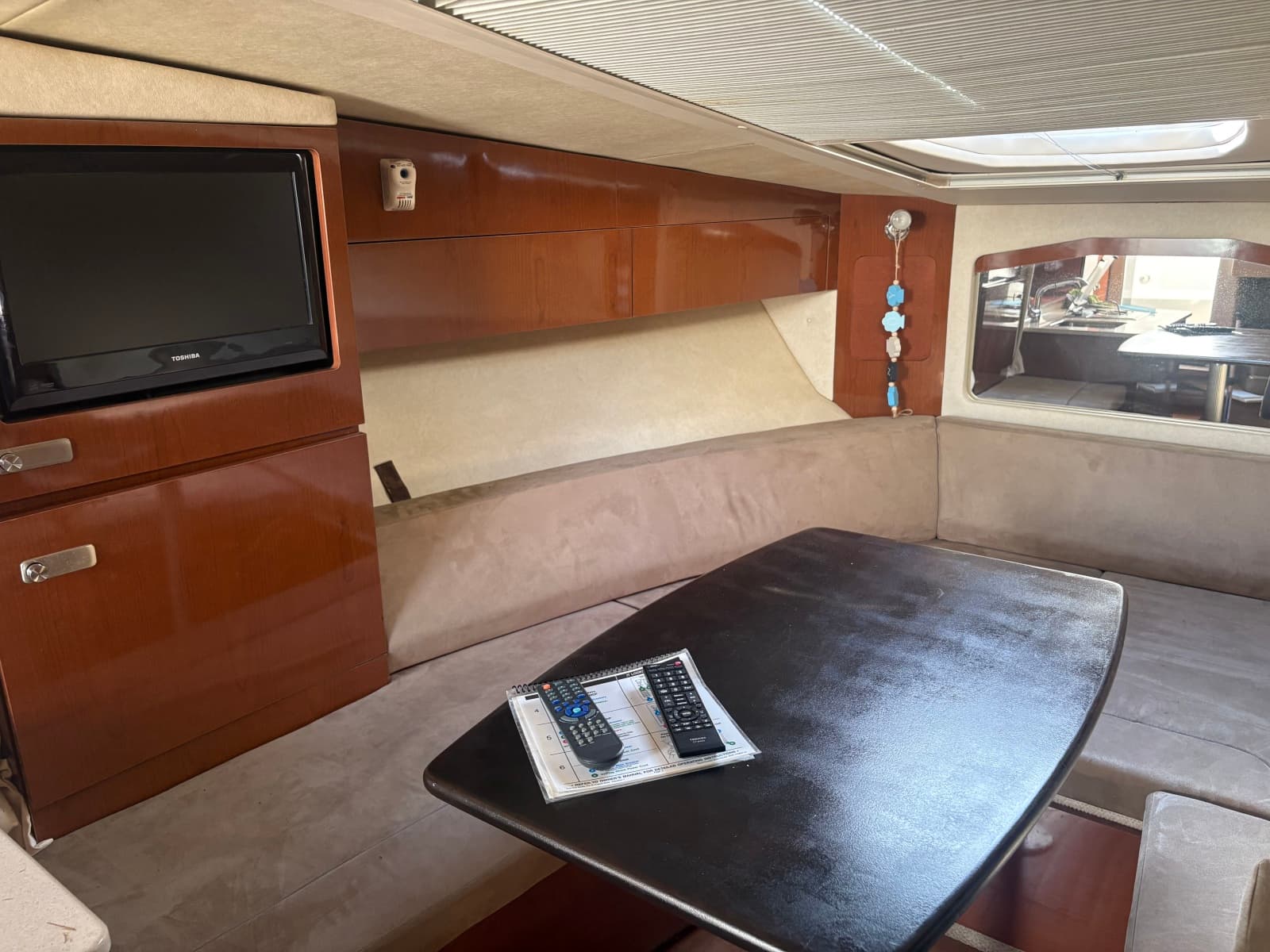 2010 Sea Ray 310 Sundancer - Photo 18