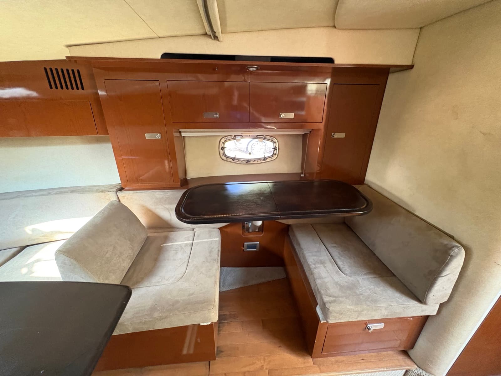 2010 Sea Ray 310 Sundancer - Photo 23
