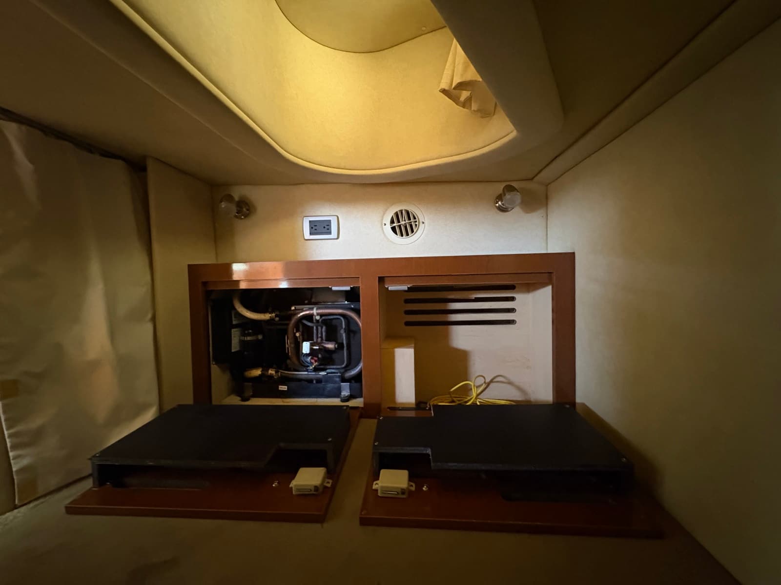 2010 Sea Ray 310 Sundancer - Photo 25