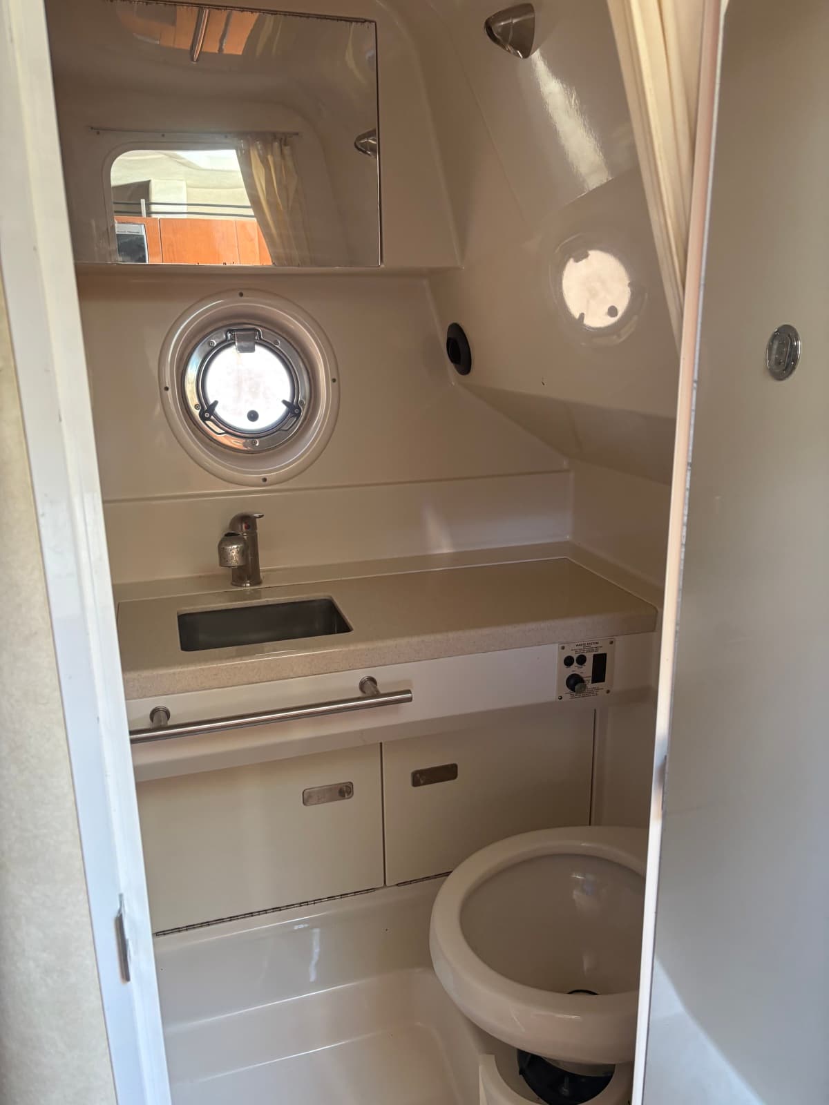 2010 Sea Ray 310 Sundancer - Photo 34
