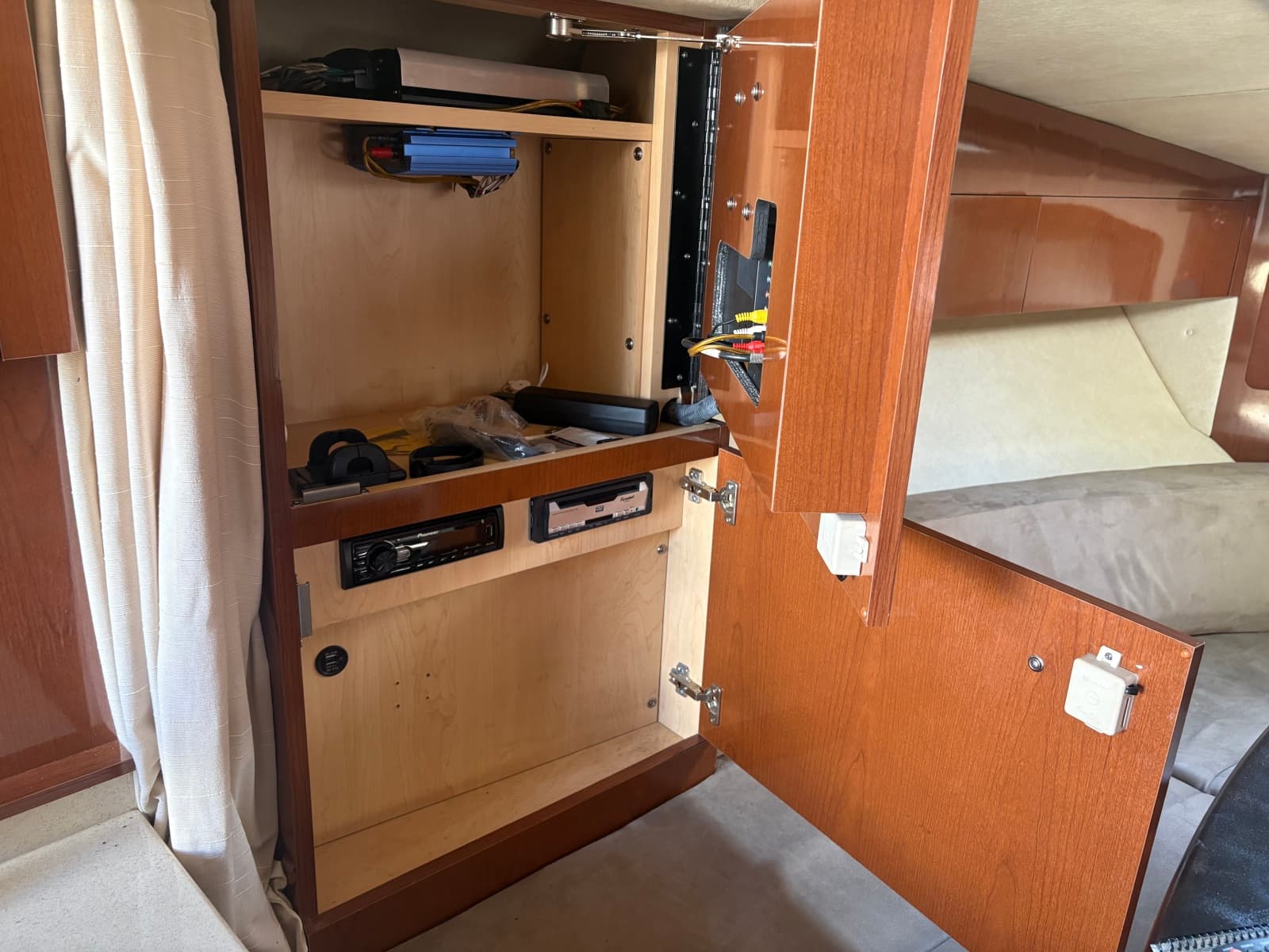 2010 Sea Ray 310 Sundancer - Photo 36