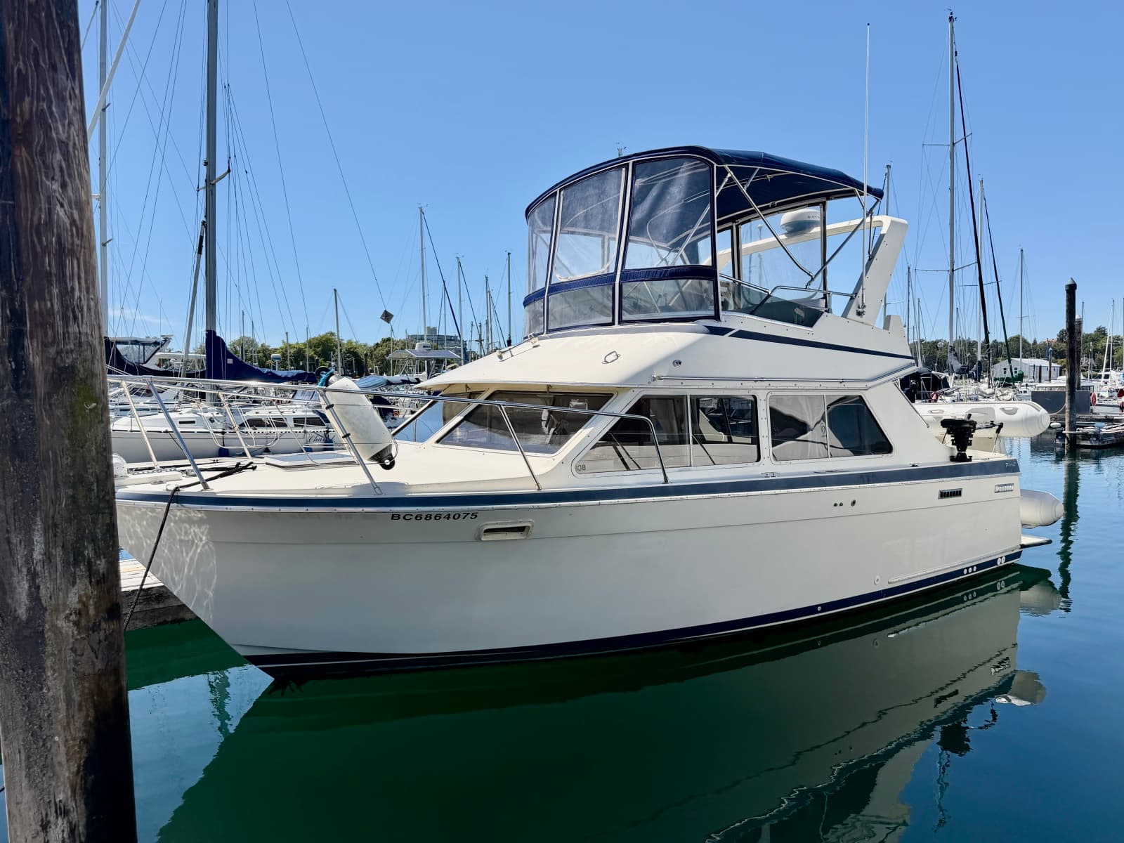 1986 Tollycraft 30 Sedan - Photo 2