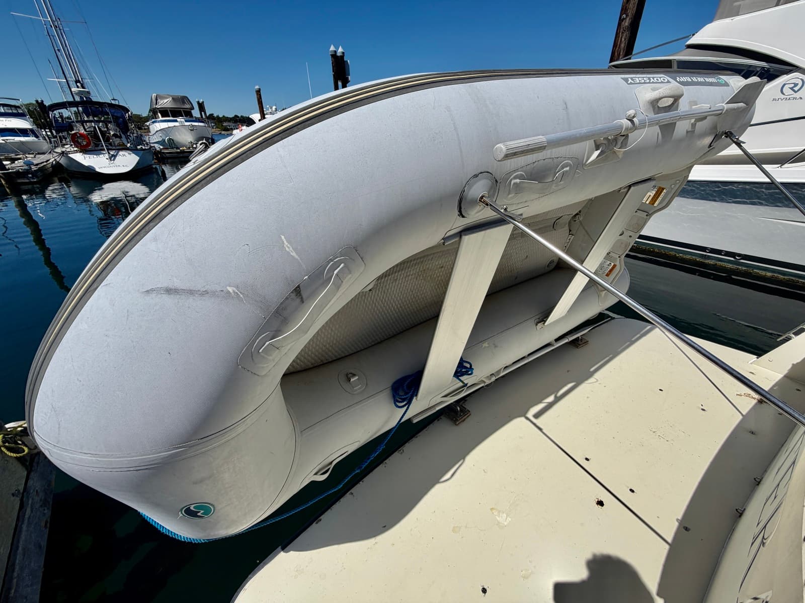 1986 Tollycraft 30 Sedan - Photo 4
