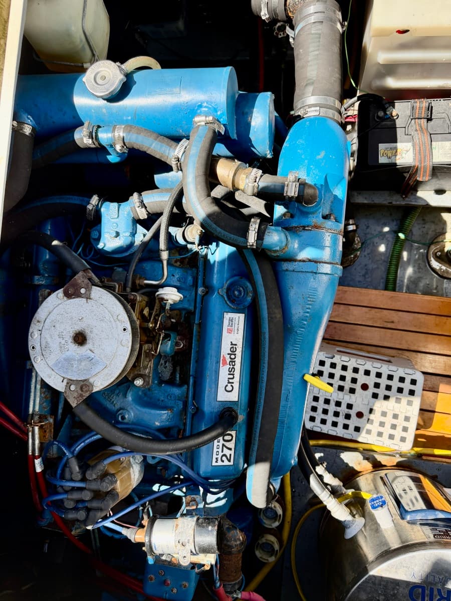 1986 Tollycraft 30 Sedan - Photo 10