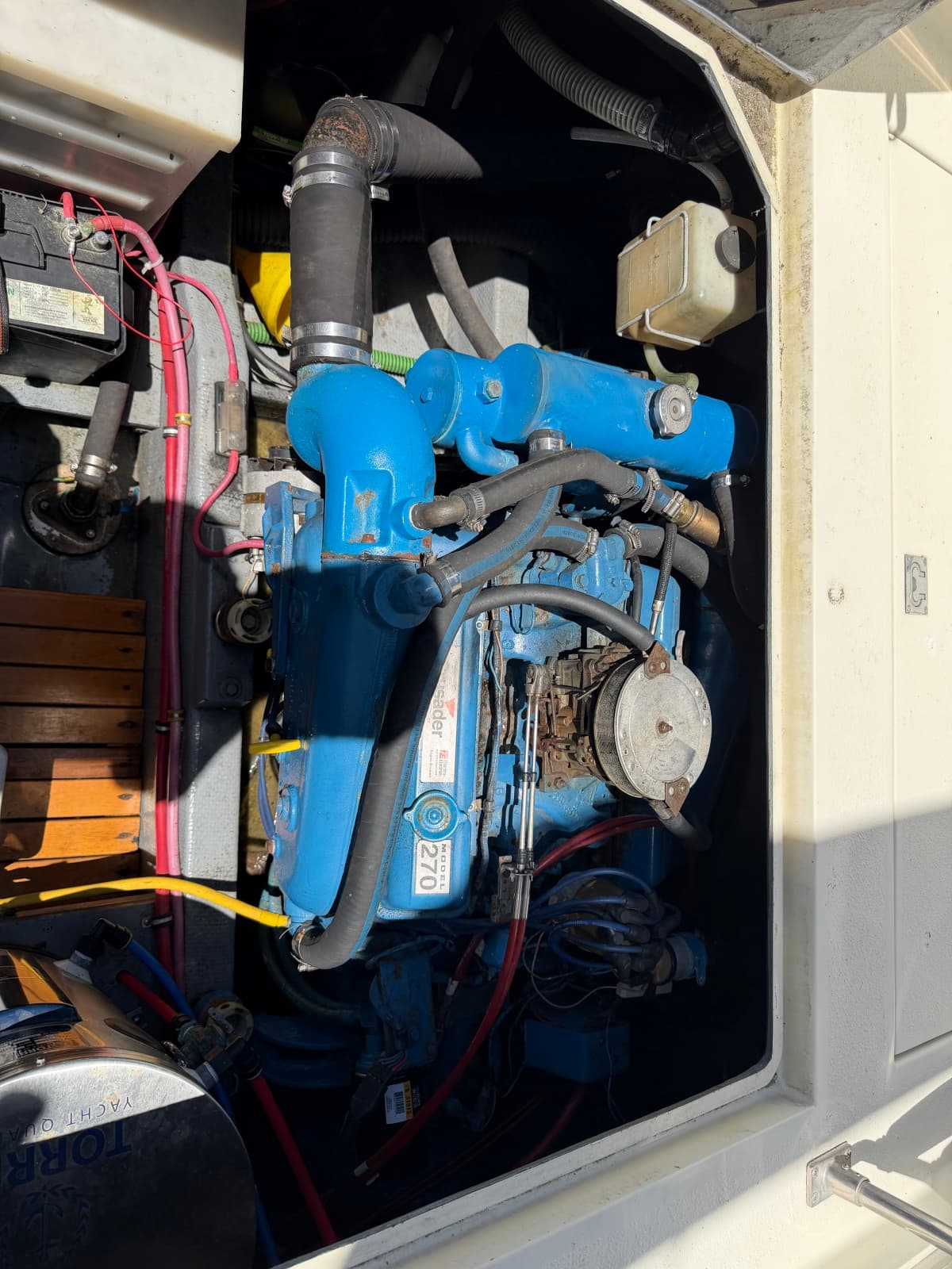 1986 Tollycraft 30 Sedan - Photo 11