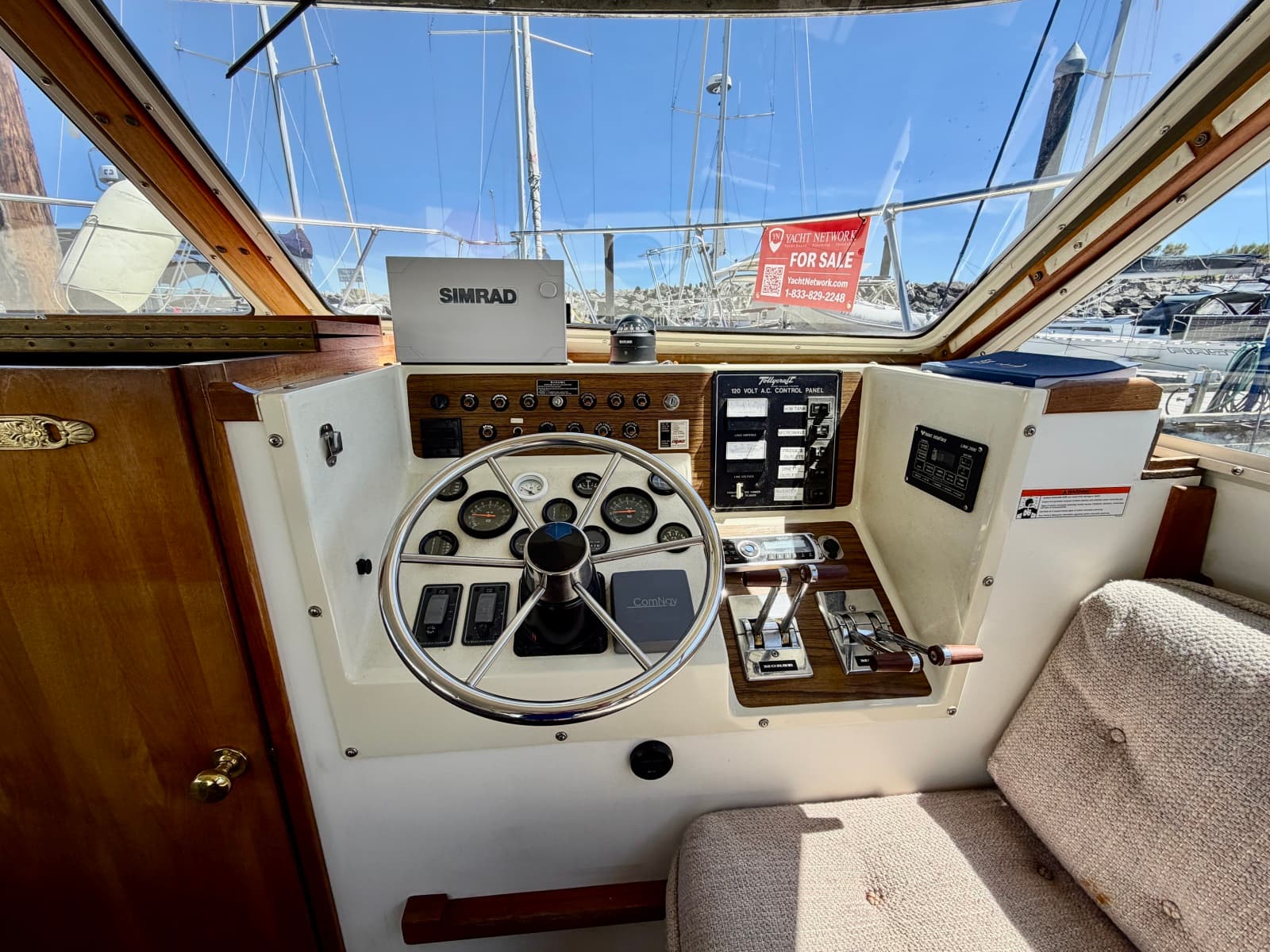 1986 Tollycraft 30 Sedan - Photo 19