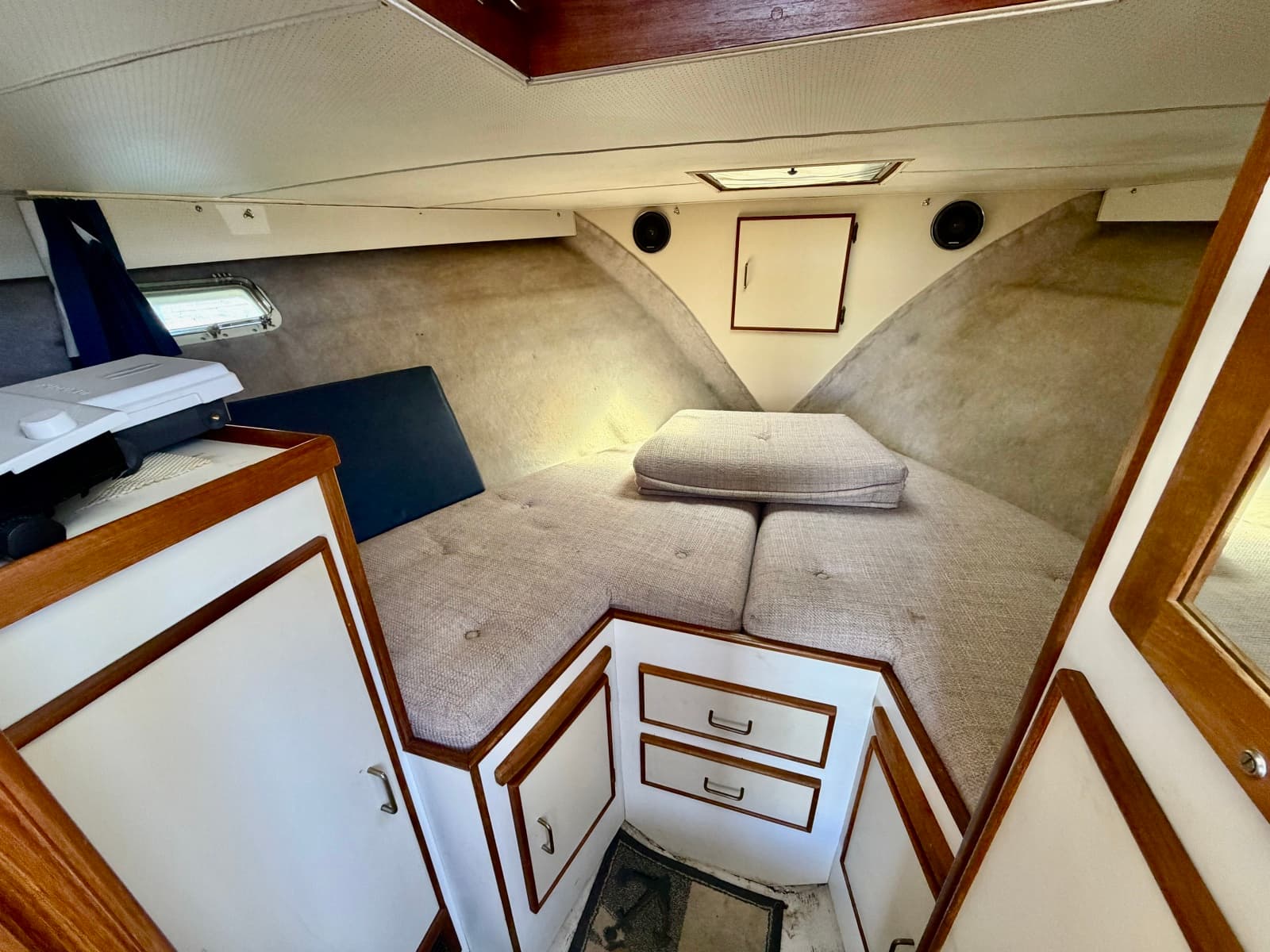 1986 Tollycraft 30 Sedan - Photo 24