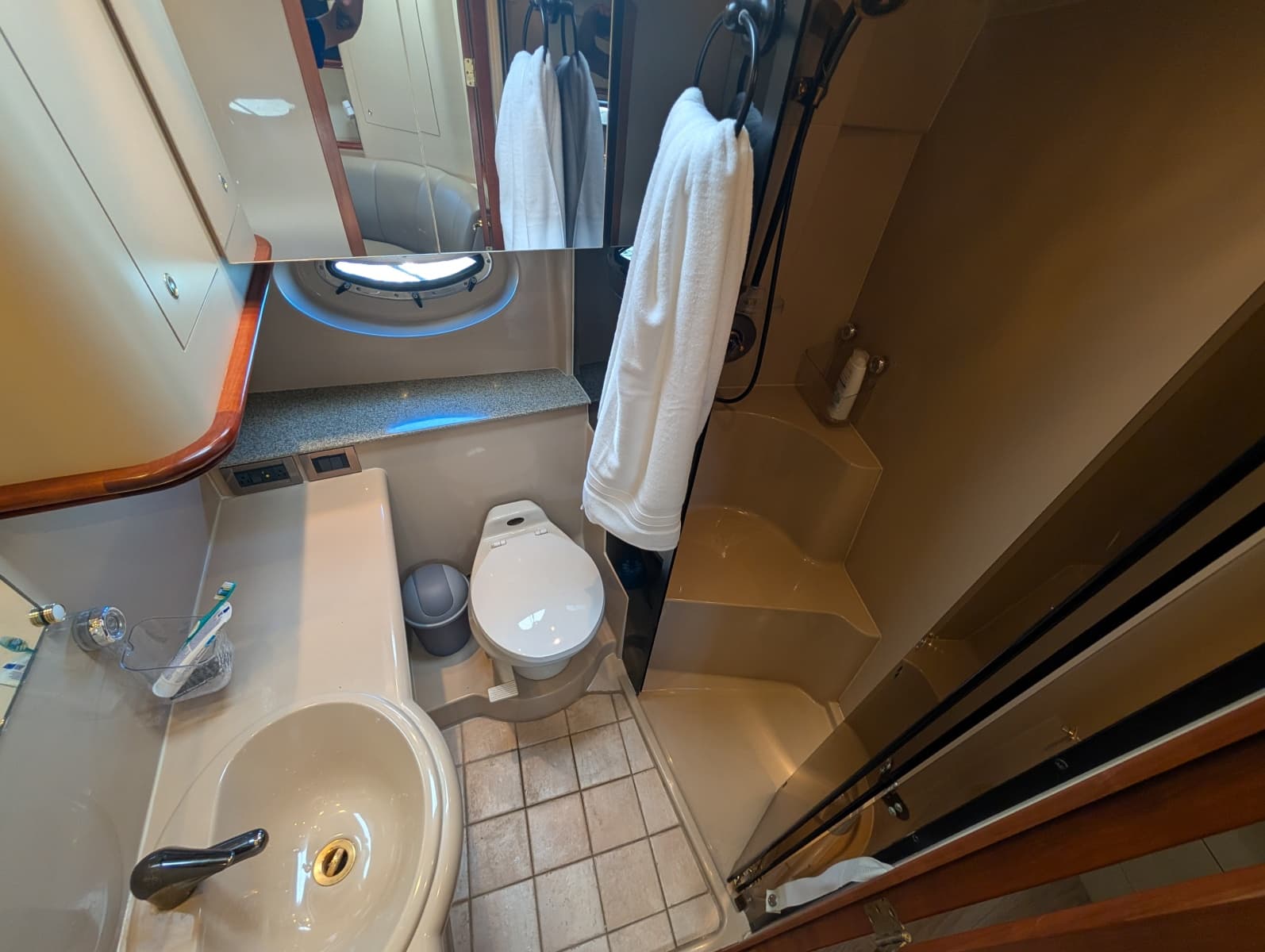2002 Cruisers Yachts 3672 - Photo 59