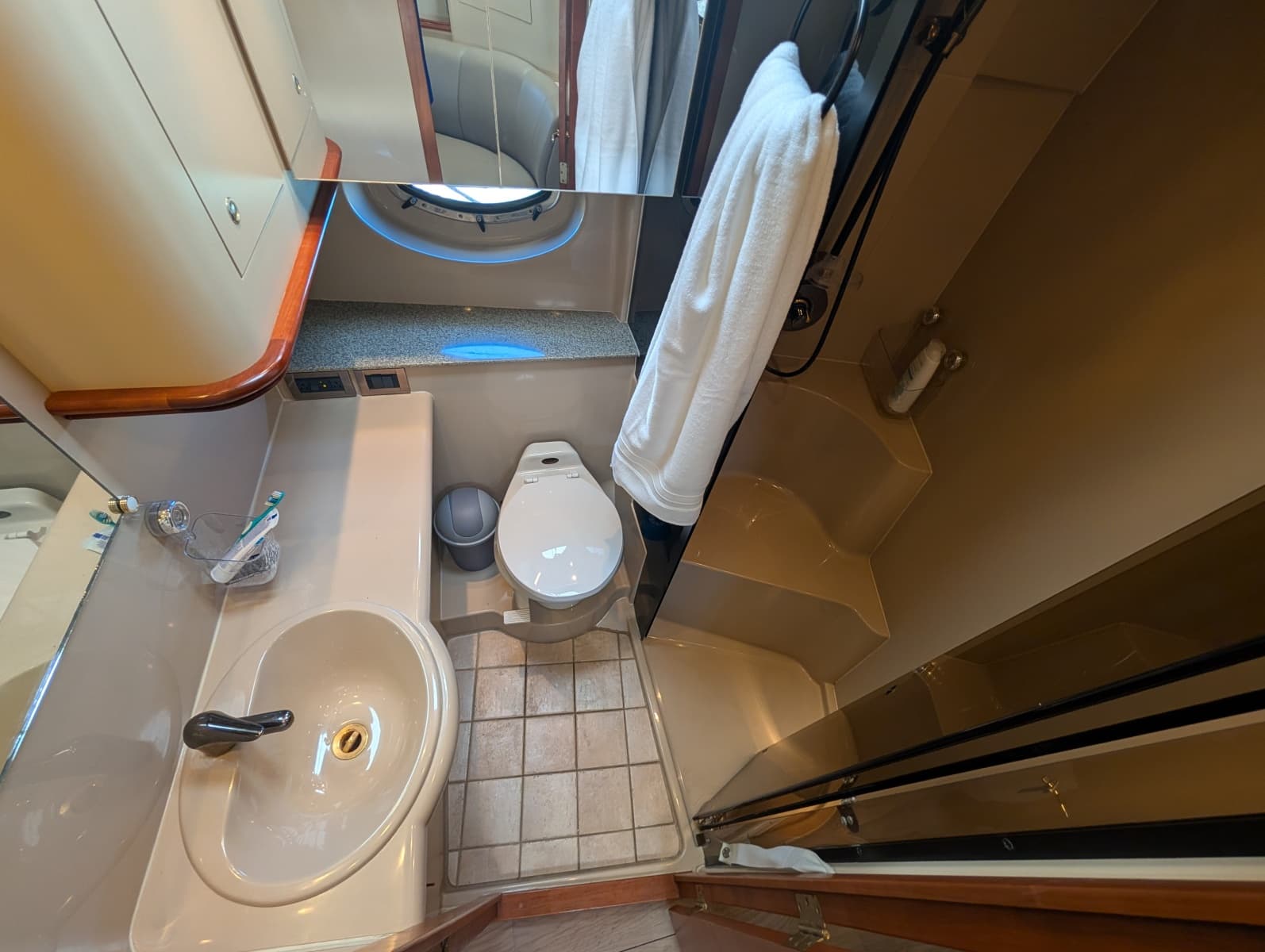2002 Cruisers Yachts 3672 - Photo 58