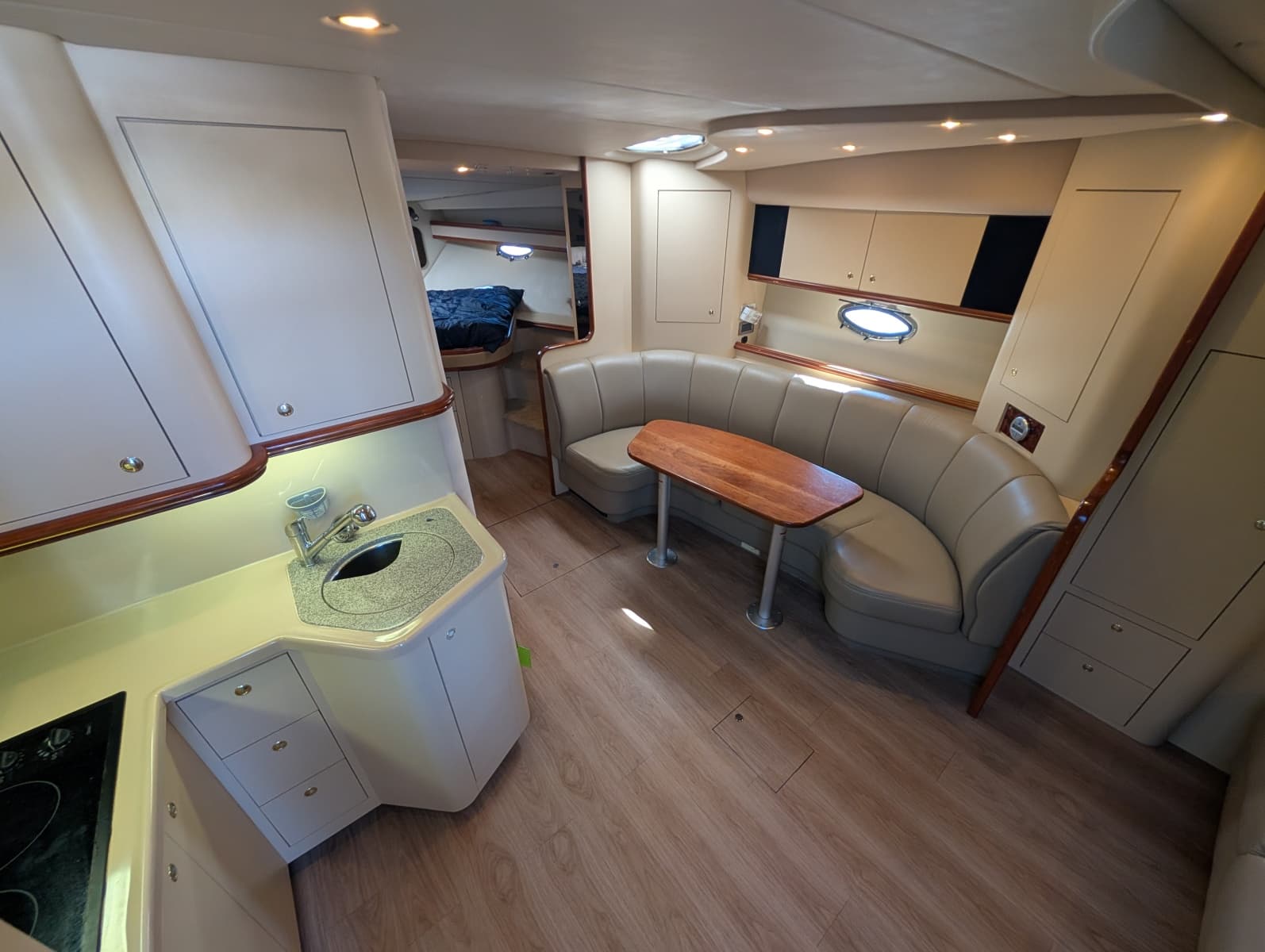 2002 Cruisers Yachts 3672 - Photo 29