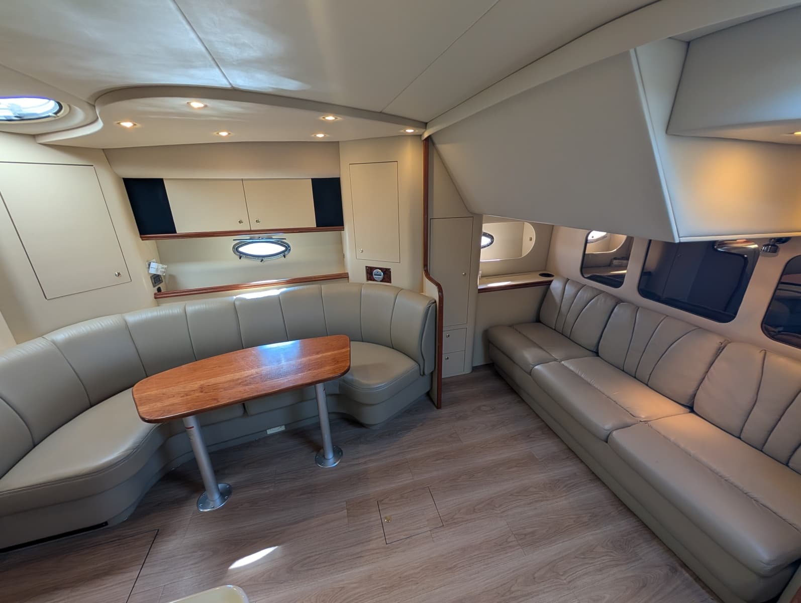 2002 Cruisers Yachts 3672 - Photo 34