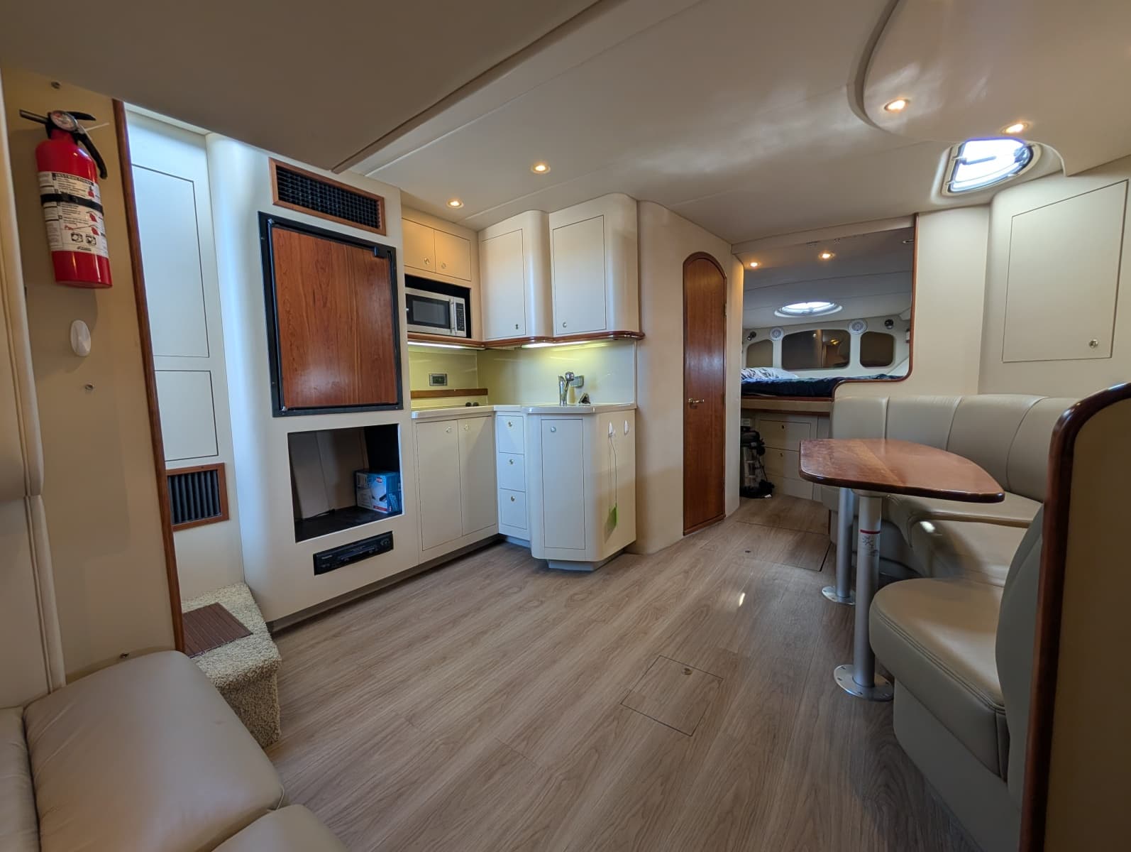 2002 Cruisers Yachts 3672 - Photo 28
