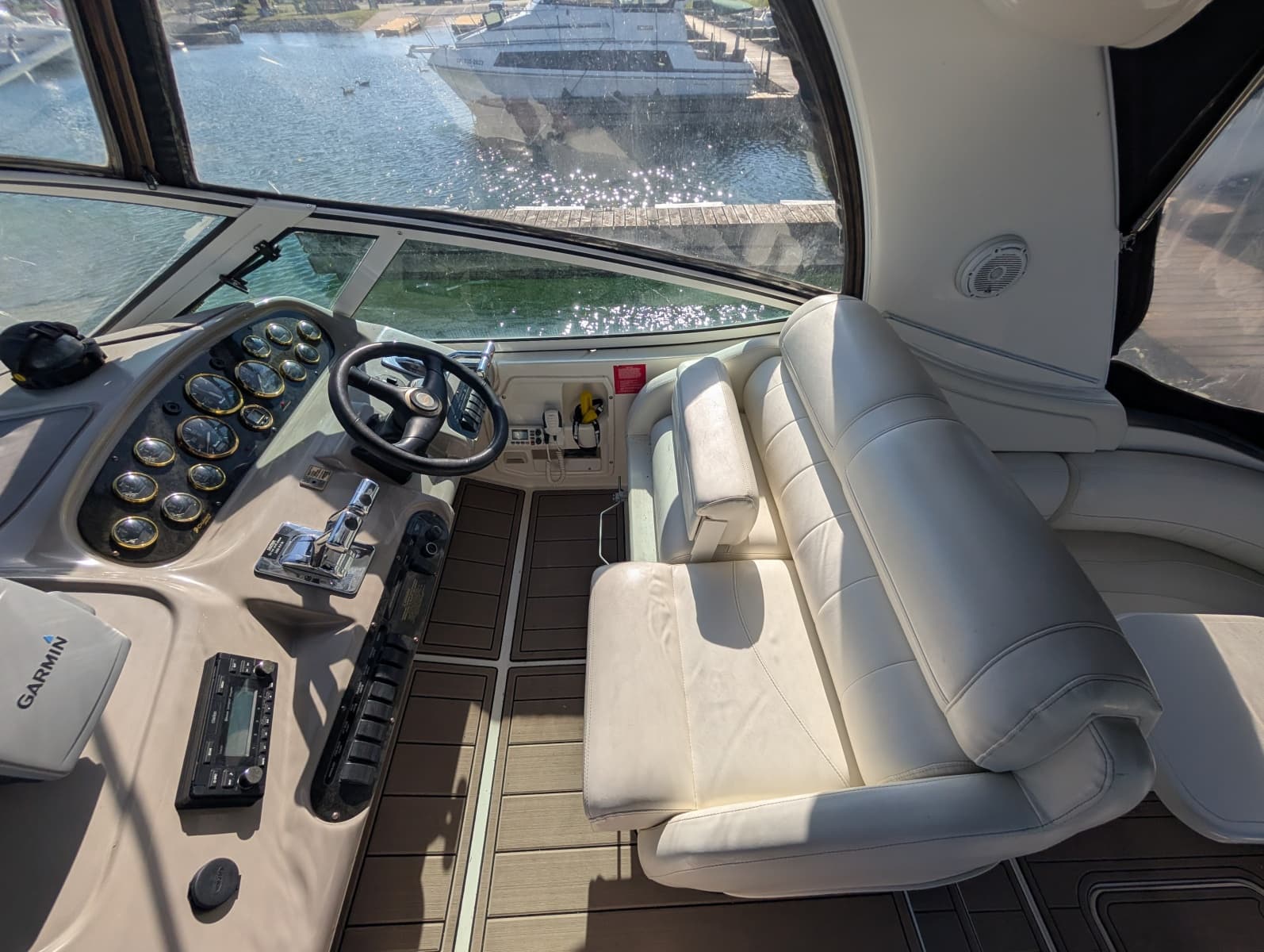 2002 Cruisers Yachts 3672 - Photo 23