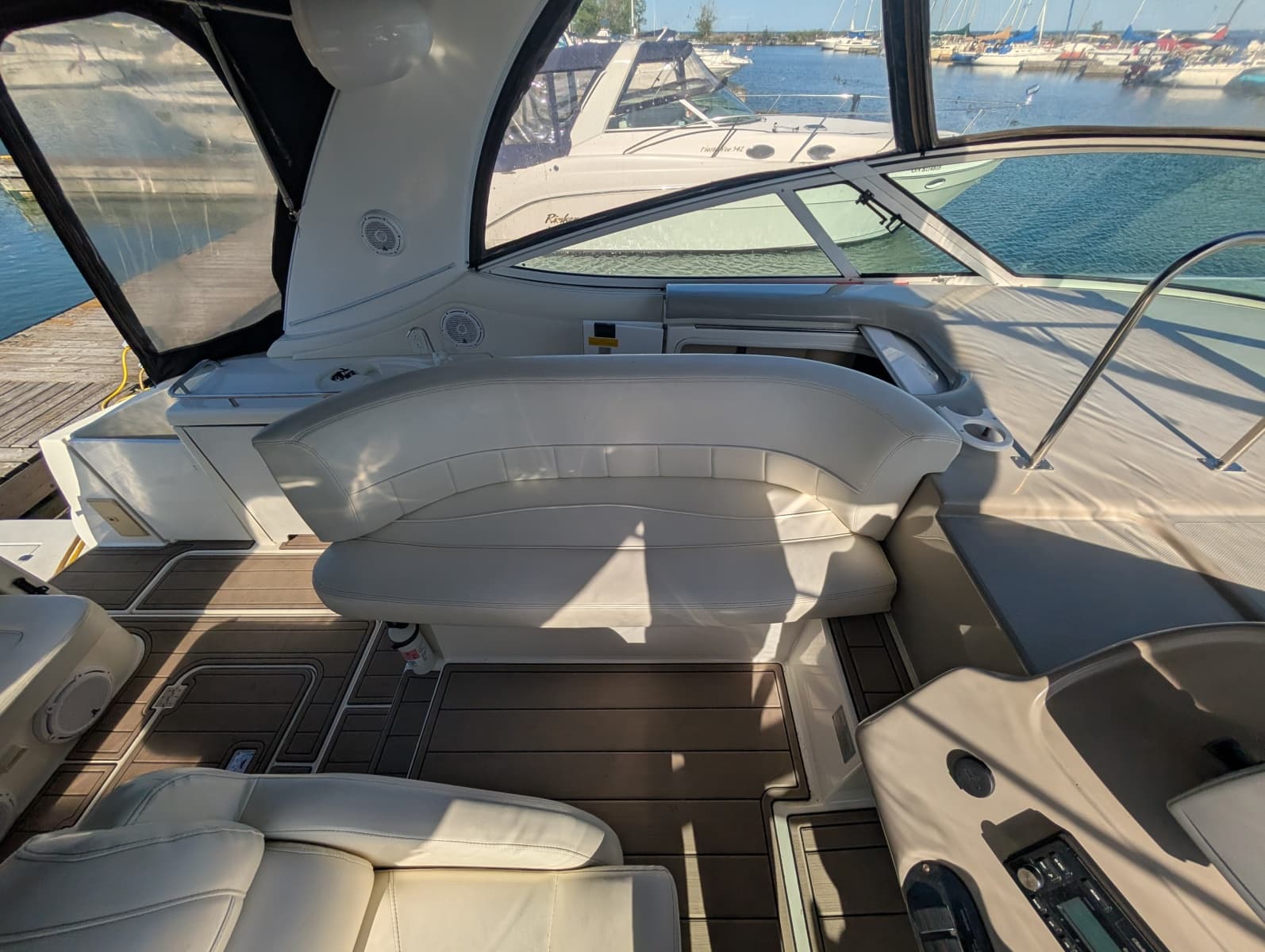 2002 Cruisers Yachts 3672 - Photo 19
