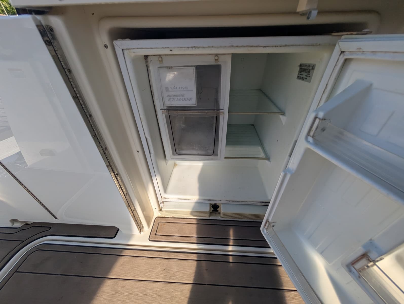 2002 Cruisers Yachts 3672 - Photo 13