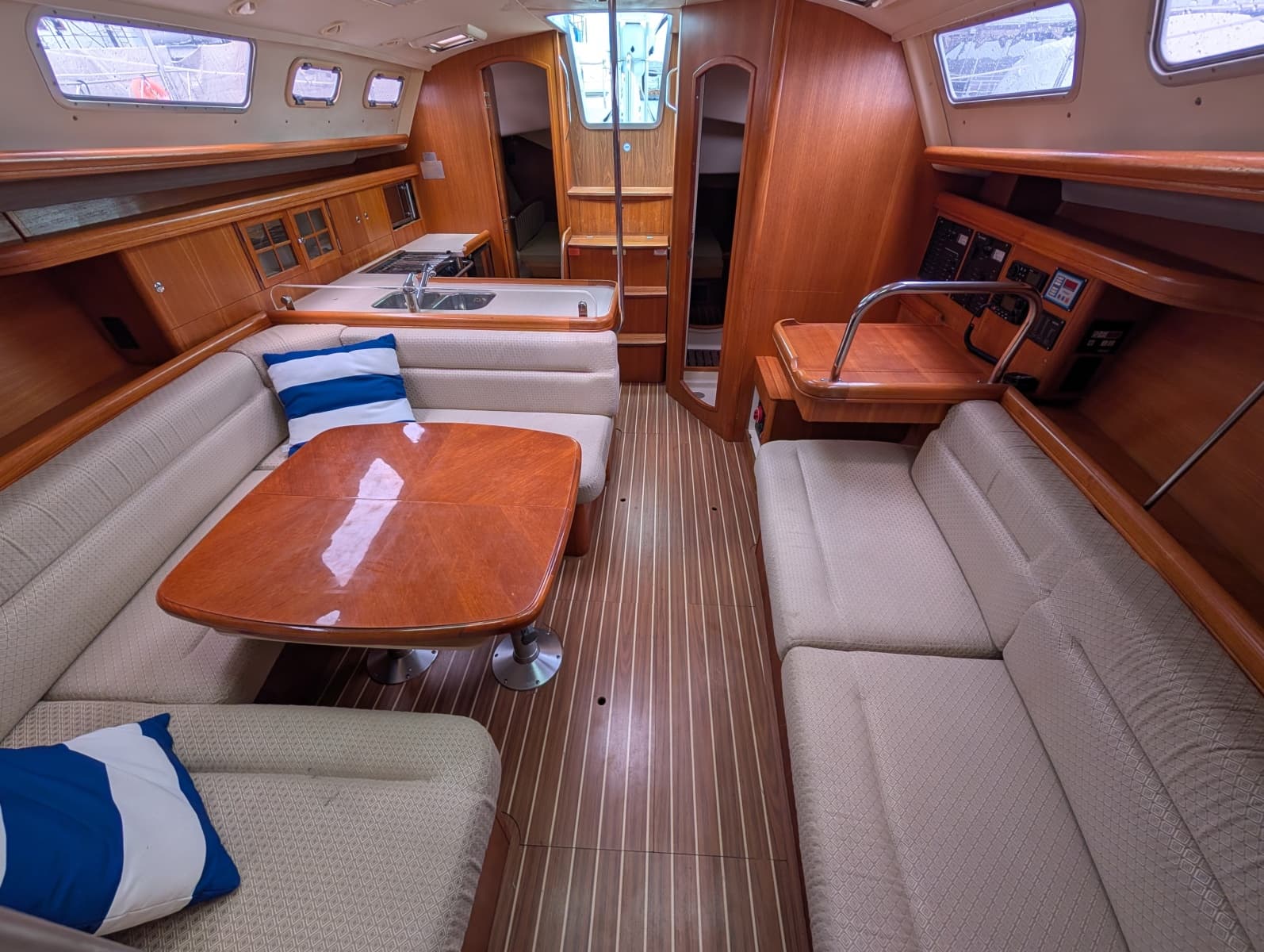 2006 Hunter 38 - Photo 19