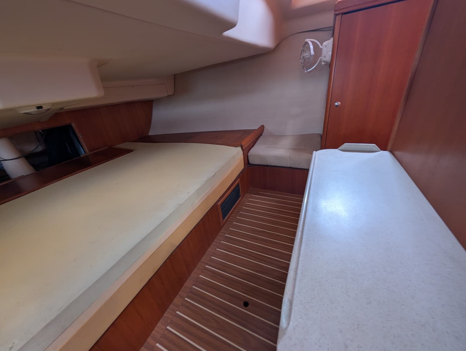 2006 Hunter 38 - Photo 27