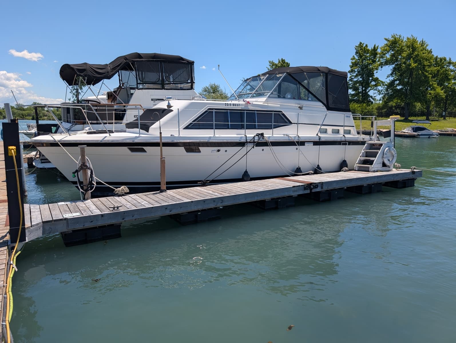 1977 Trojan 36 Tri-Cabin - Photo 3