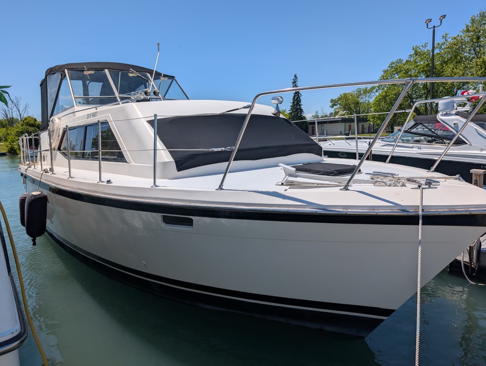 1977 Trojan 36 Tri-Cabin - Photo 2