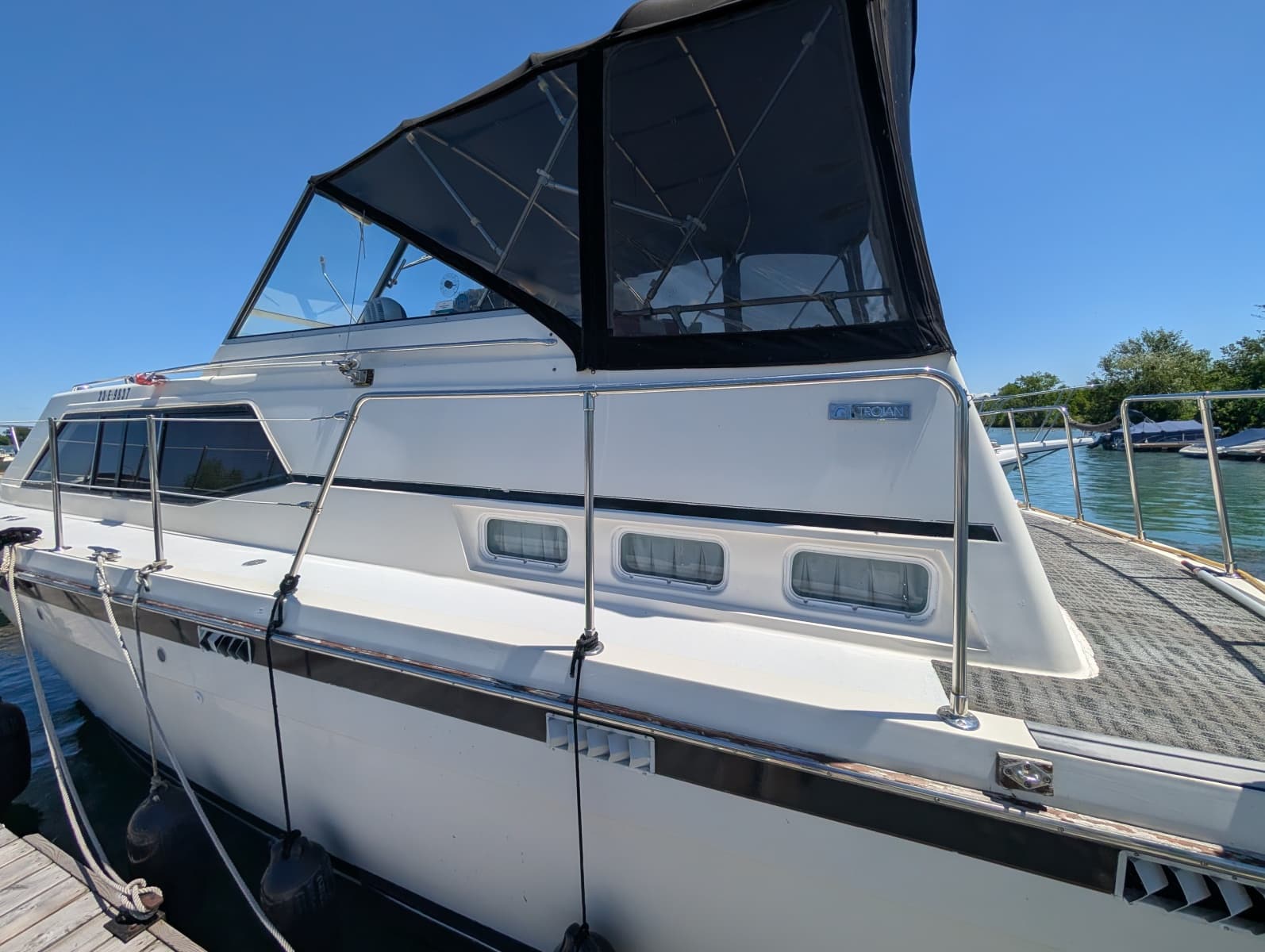 1977 Trojan 36 Tri-Cabin - Photo 9