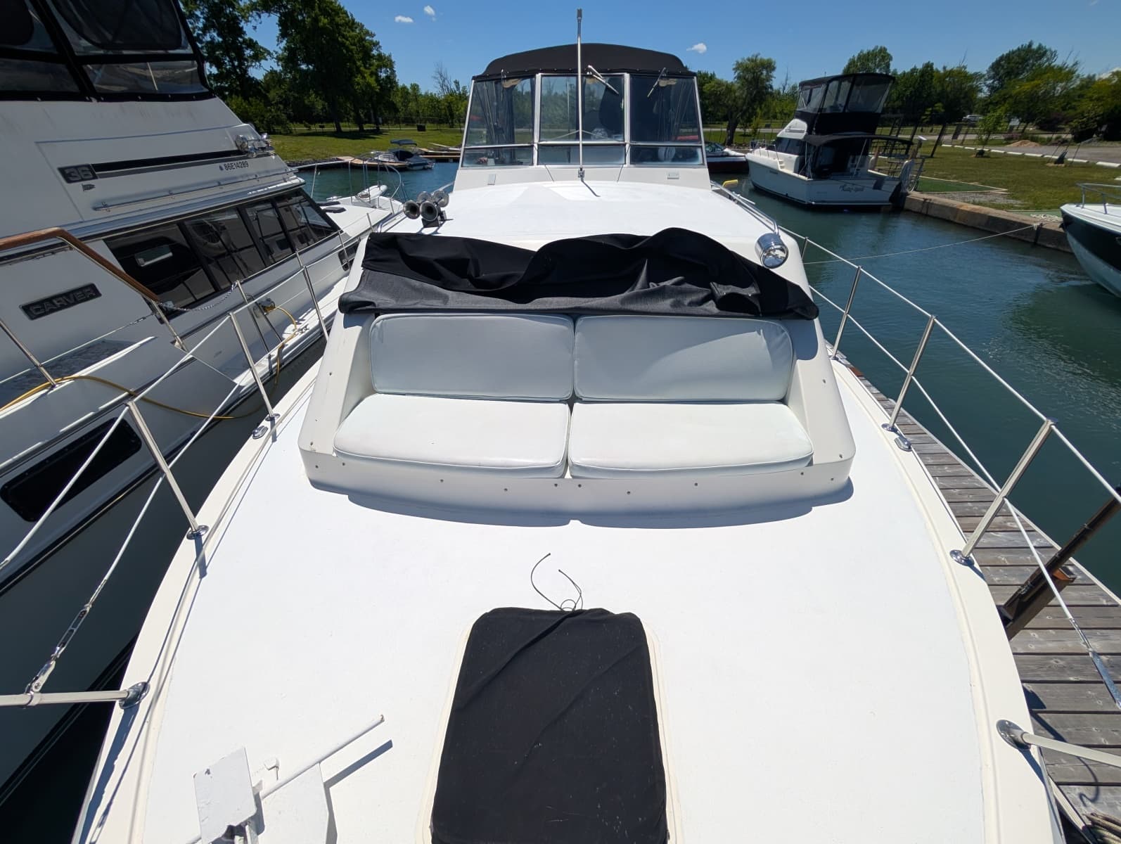 1977 Trojan 36 Tri-Cabin - Photo 17