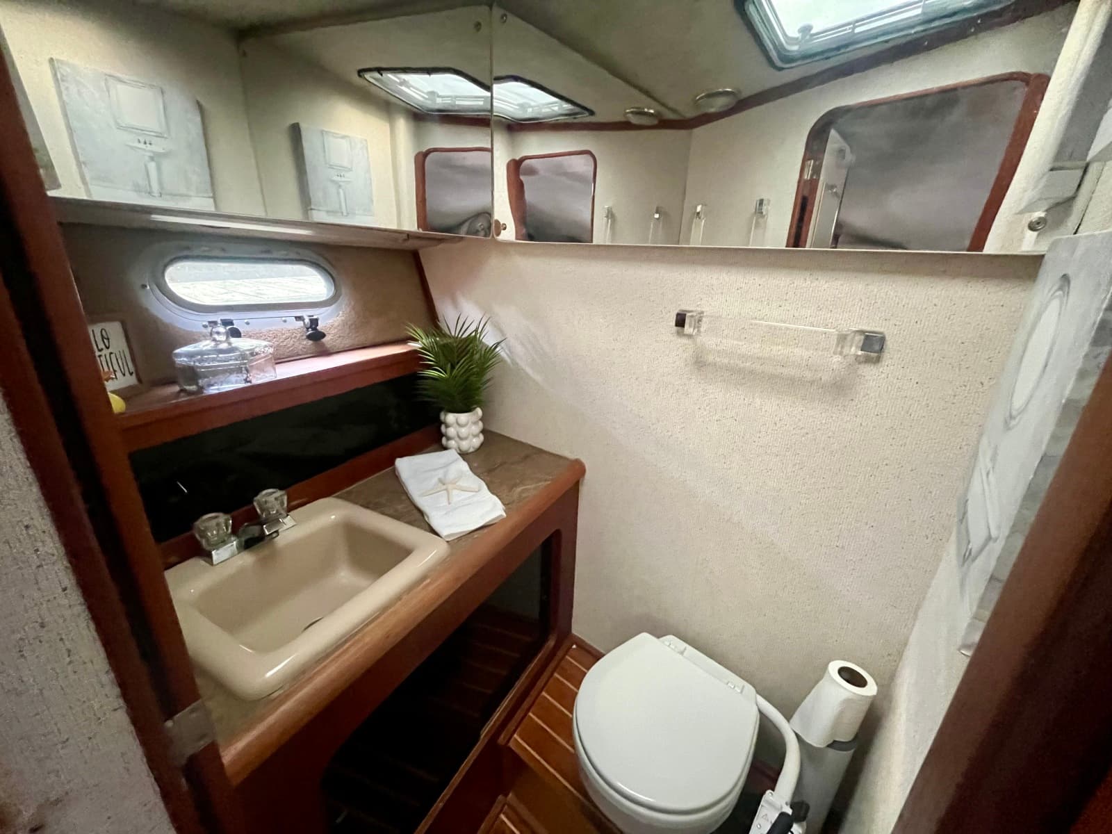 1990 Bayliner 3888 Motoryacht - Photo 22