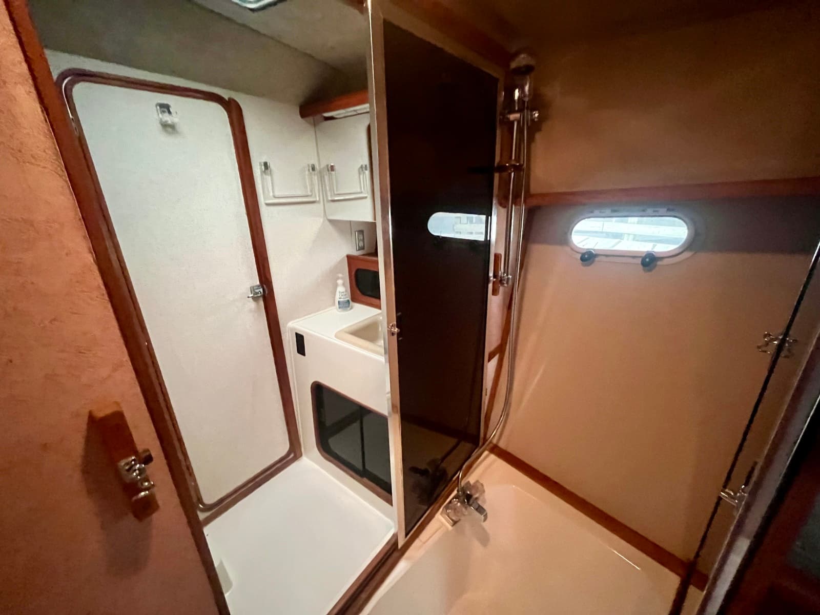 1990 Bayliner 3888 Motoryacht - Photo 25