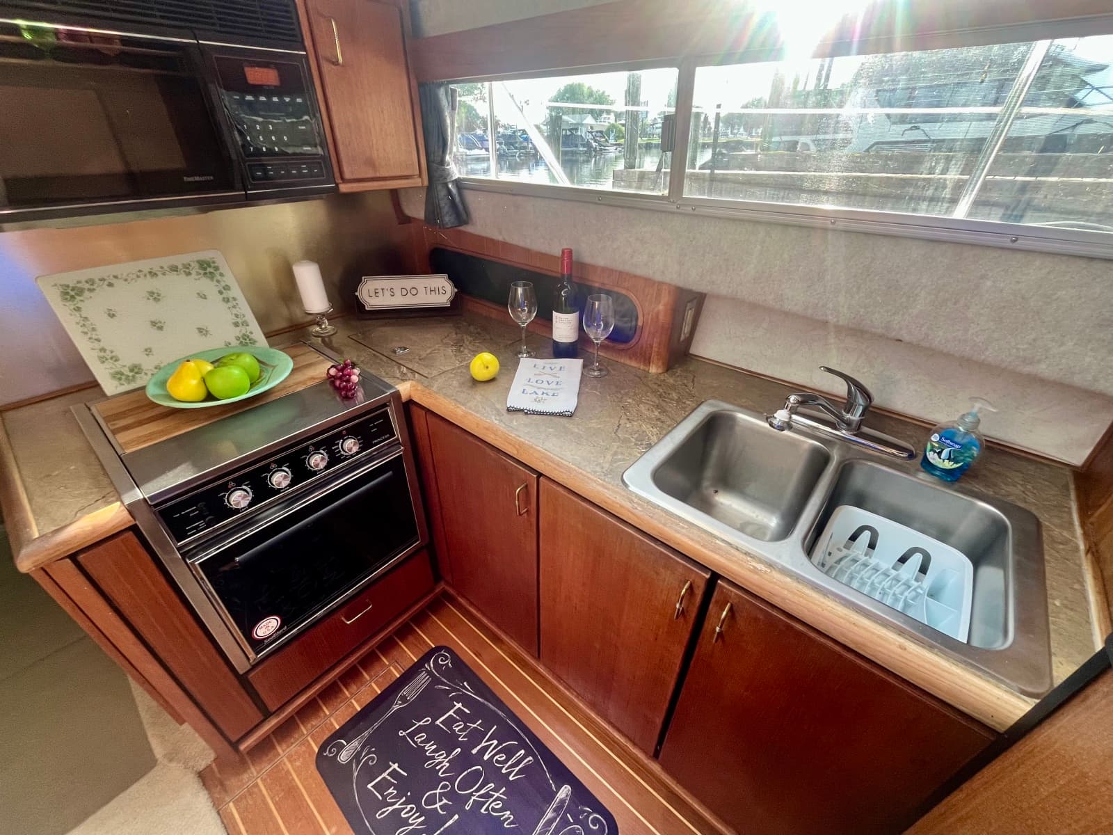 1990 Bayliner 3888 Motoryacht - Photo 17