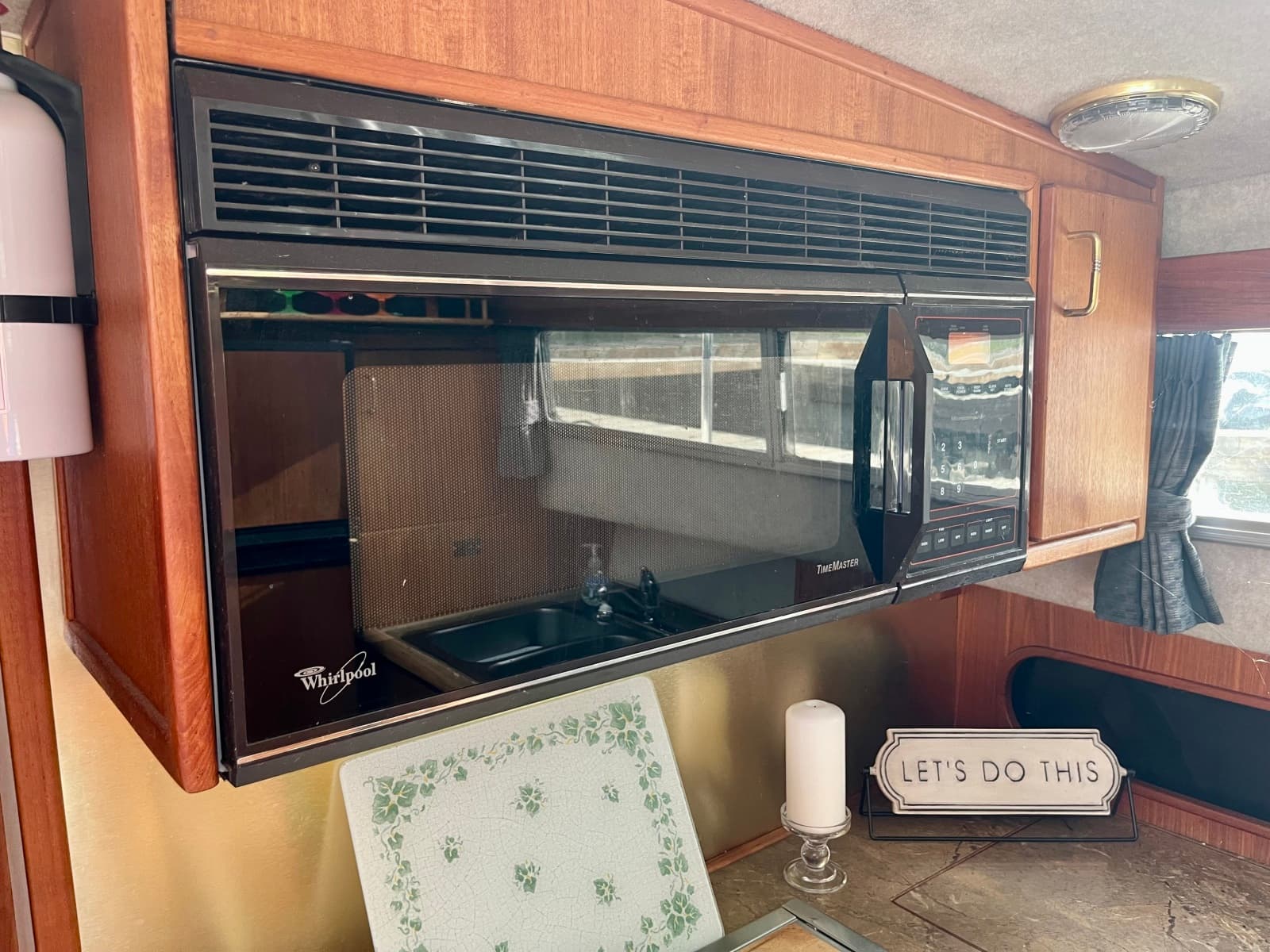 1990 Bayliner 3888 Motoryacht - Photo 20