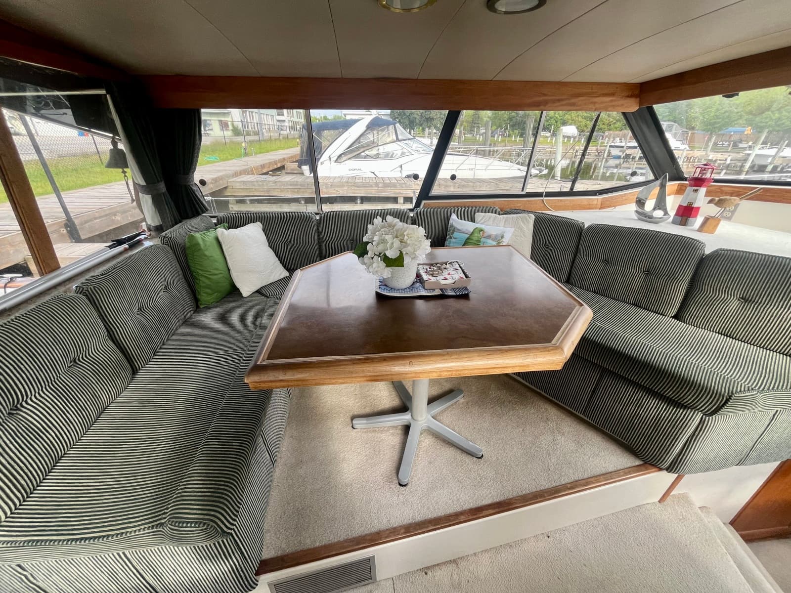 1990 Bayliner 3888 Motoryacht - Photo 11
