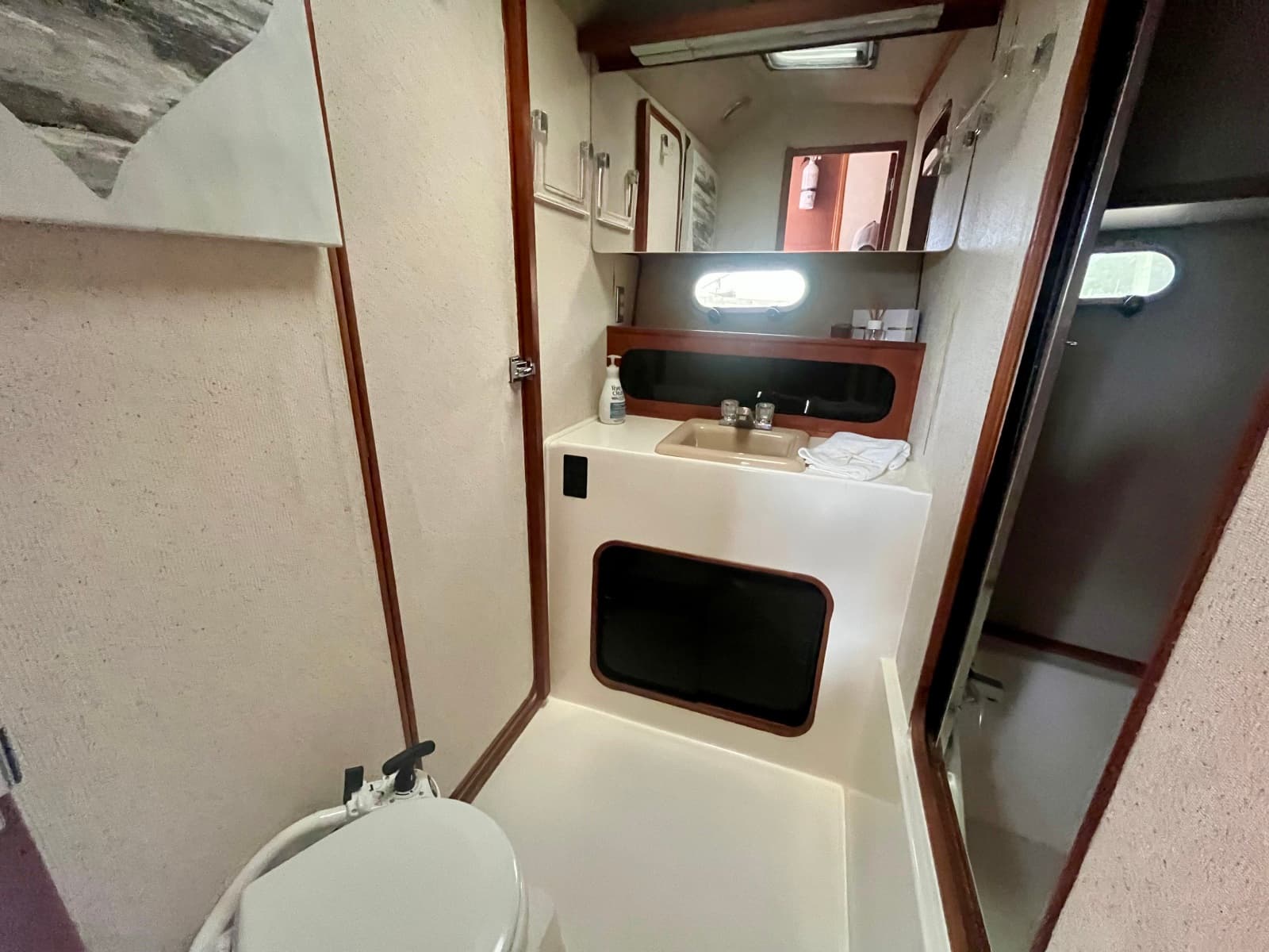 1990 Bayliner 3888 Motoryacht - Photo 24
