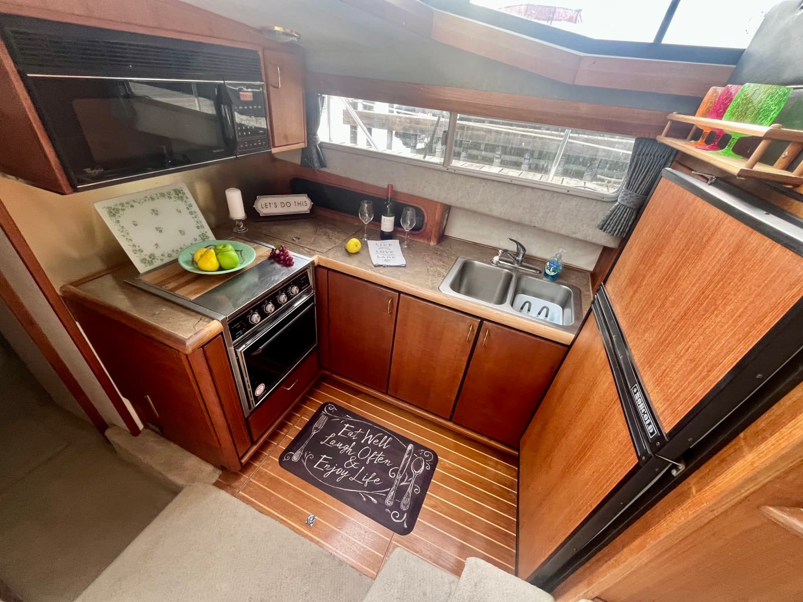 1990 Bayliner 3888 Motoryacht - Photo 16