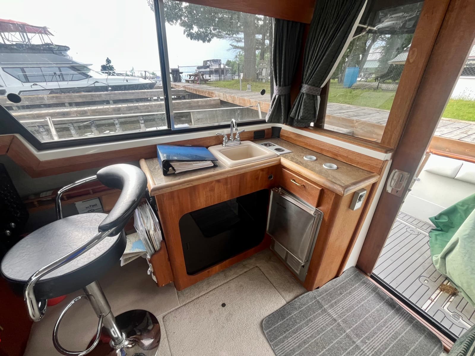 1990 Bayliner 3888 Motoryacht - Photo 12