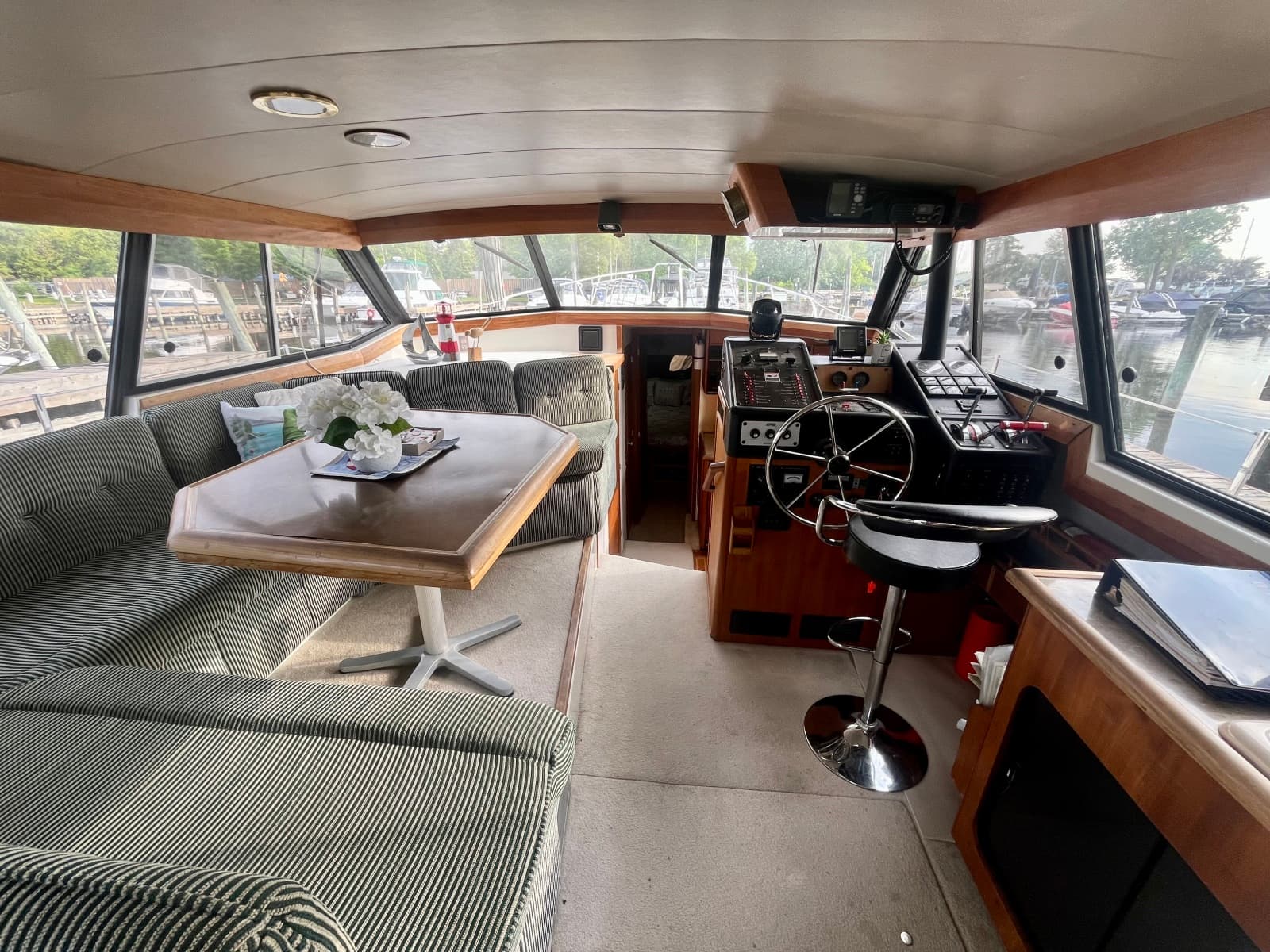 1990 Bayliner 3888 Motoryacht - Photo 10