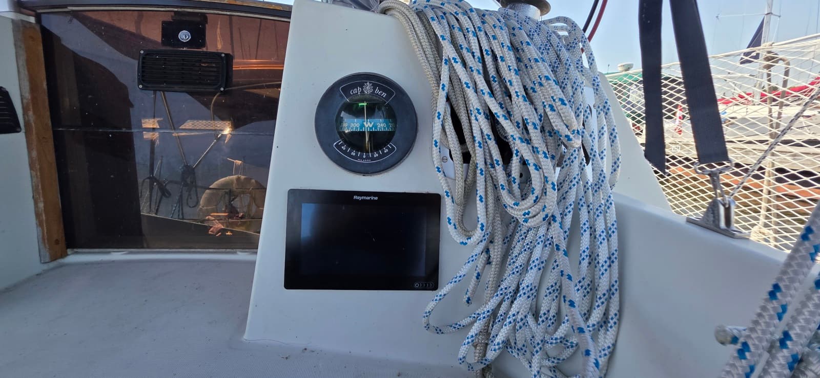 1985 Beneteau First 305 - Photo 7