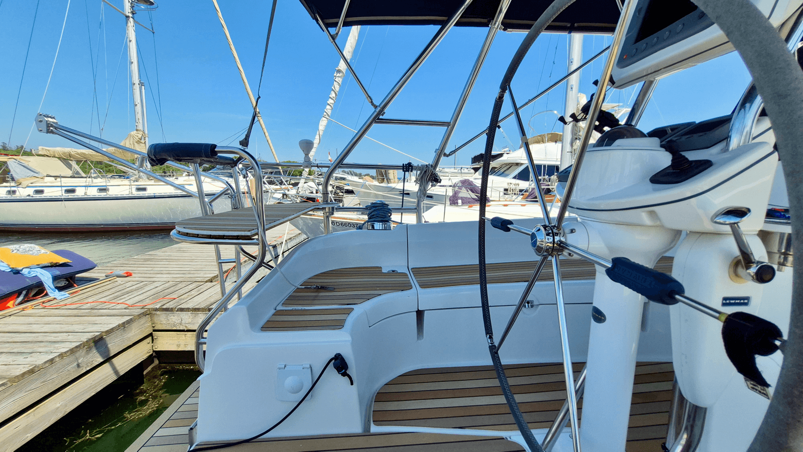 2006 Hunter 41 Deck Salon - Photo 27