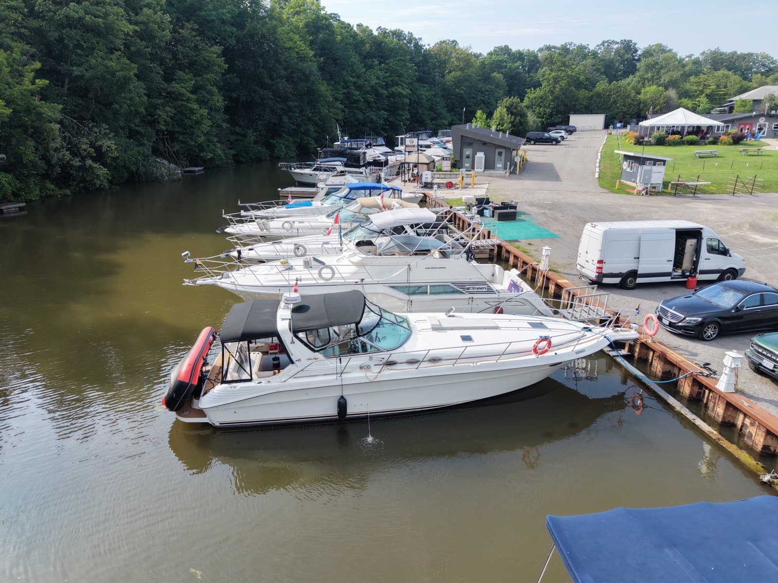 1998 Sea Ray 400 Express - Photo 2