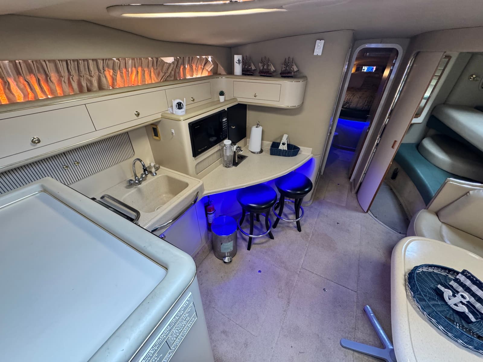 1998 Sea Ray 400 Express - Photo 34