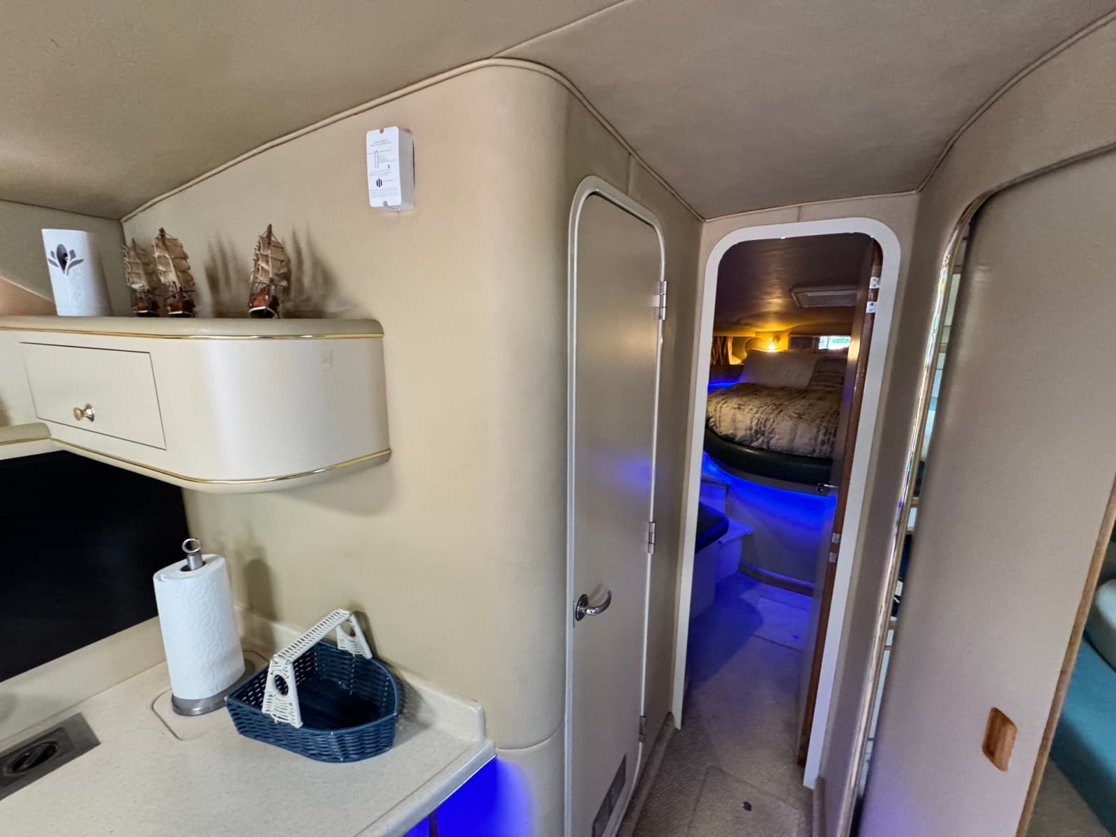 1998 Sea Ray 400 Express - Photo 44