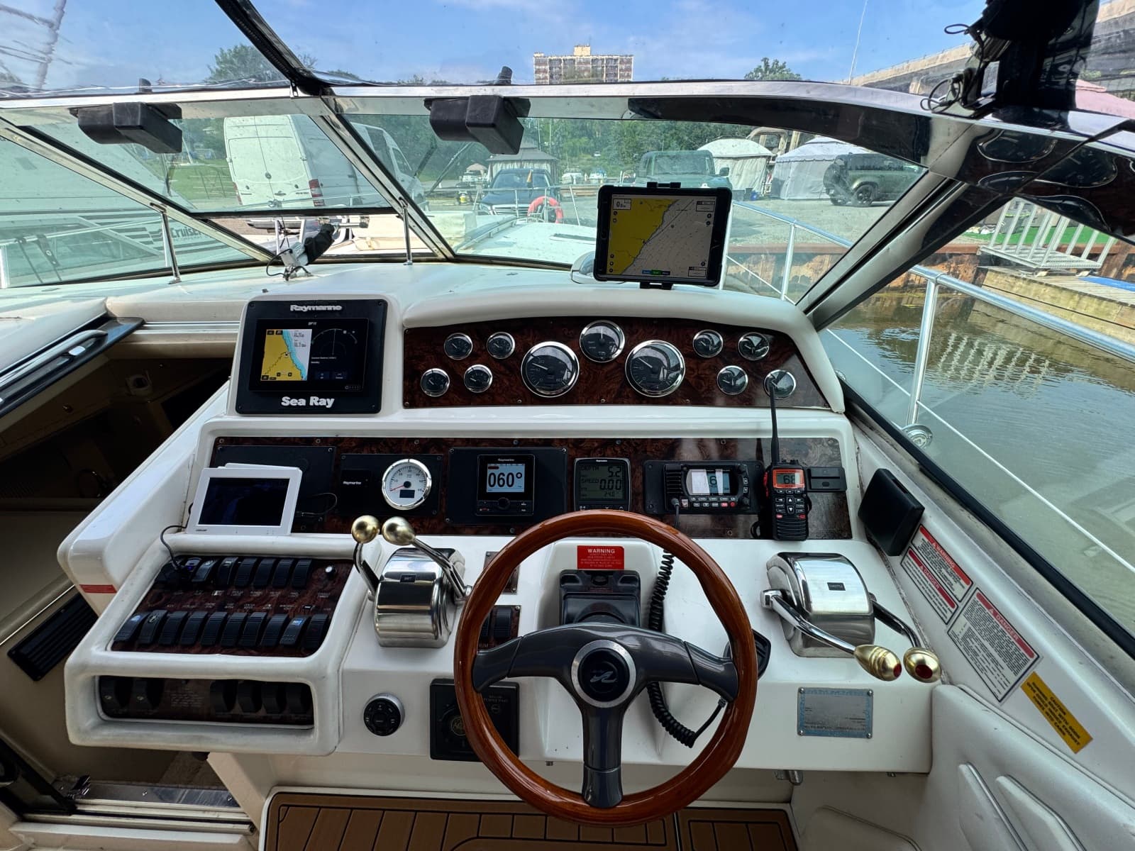 1998 Sea Ray 400 Express - Photo 20