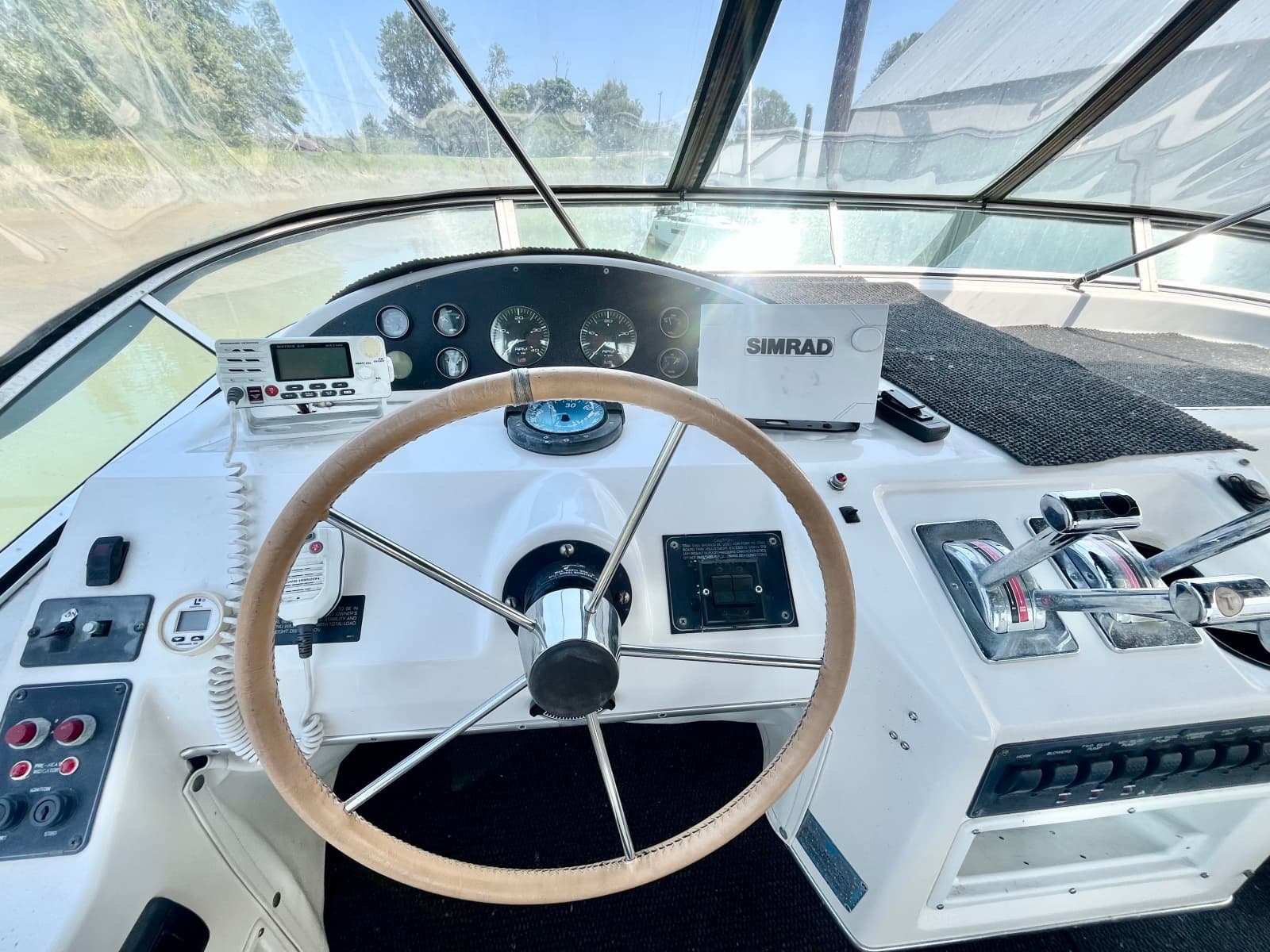 1996 Bayliner 3988 - Photo 12