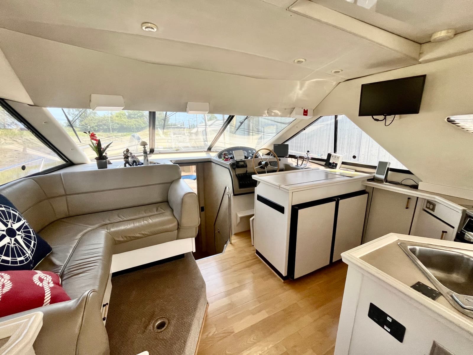 1996 Bayliner 3988 - Photo 29