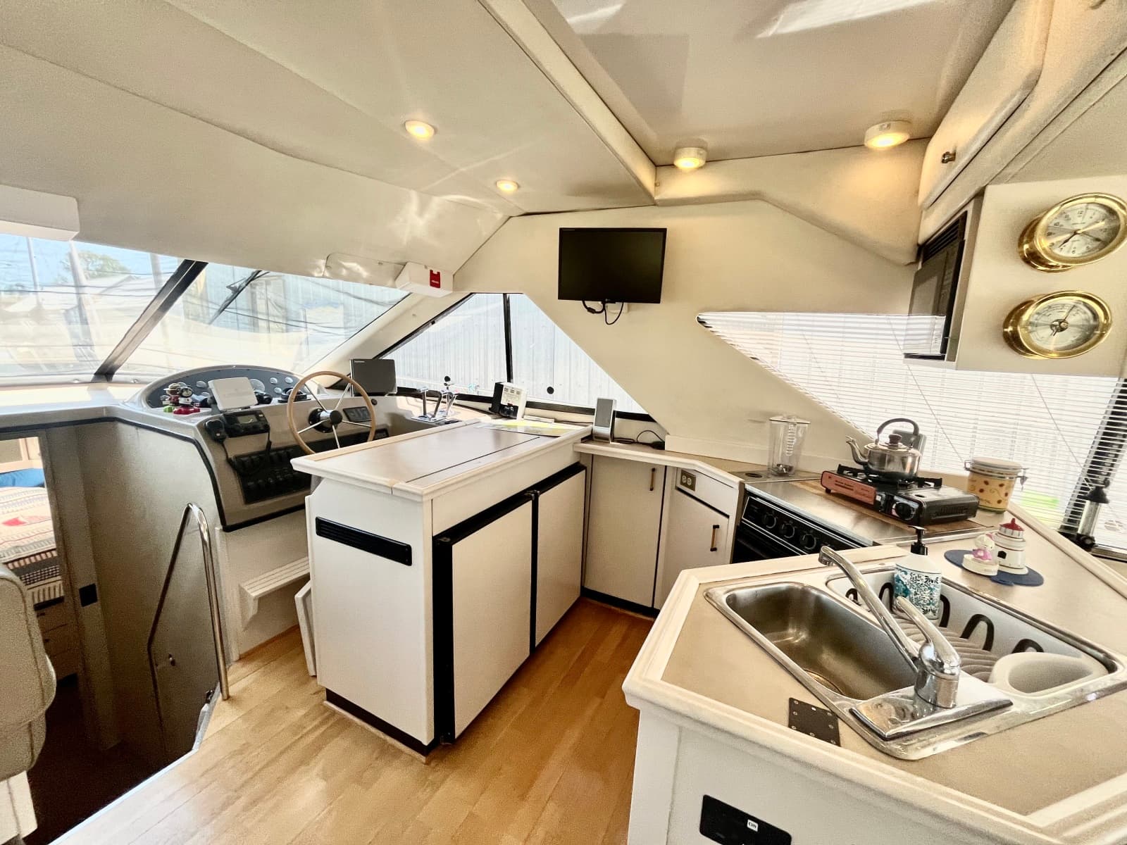 1996 Bayliner 3988 - Photo 33
