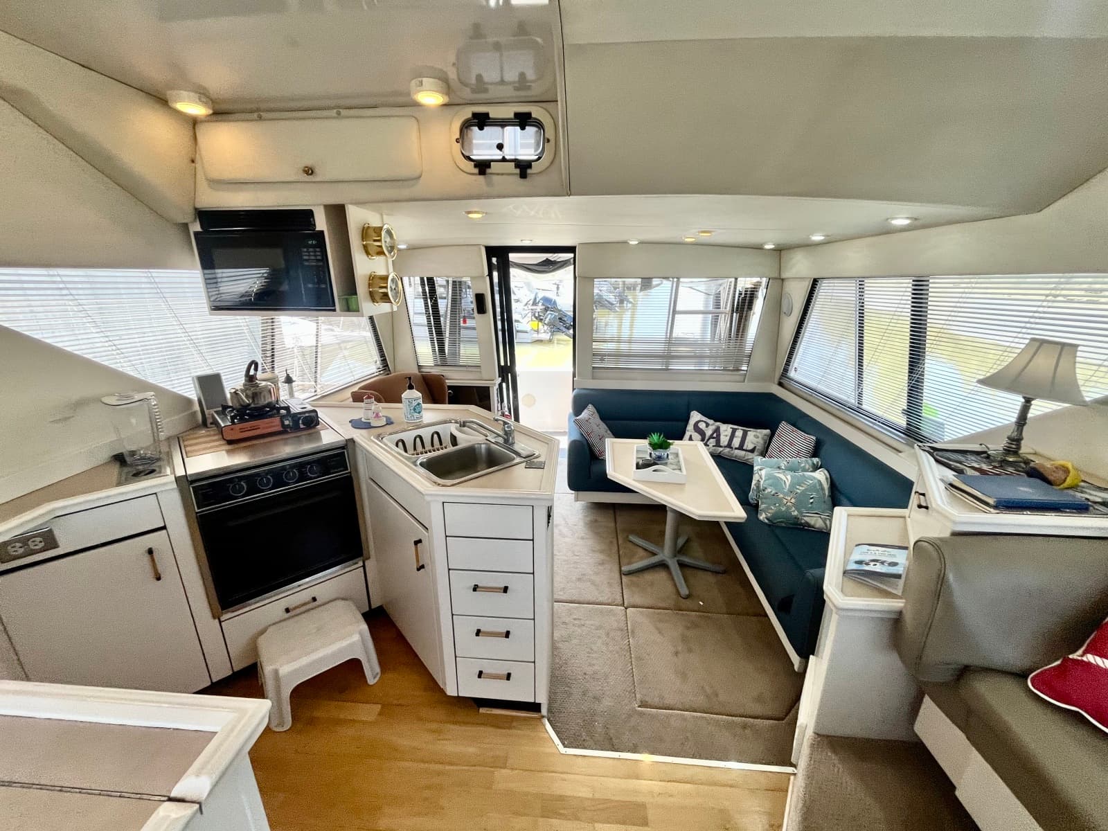 1996 Bayliner 3988 - Photo 40