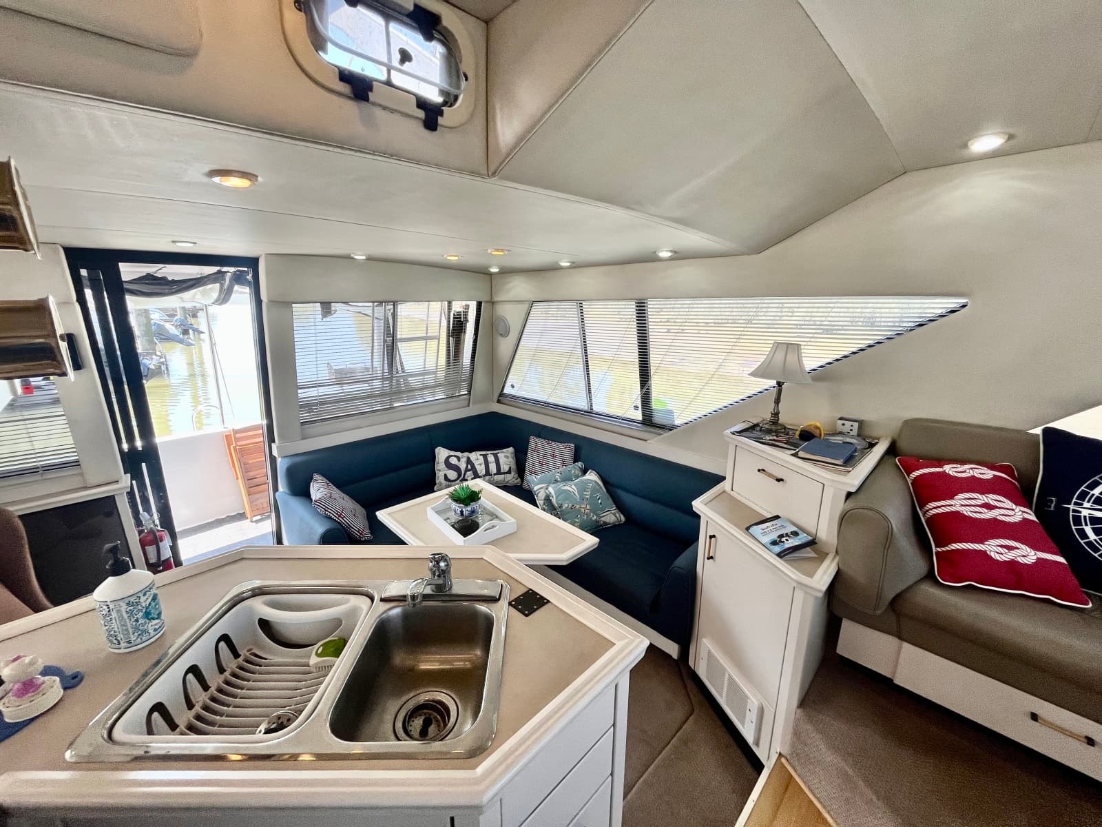 1996 Bayliner 3988 - Photo 42